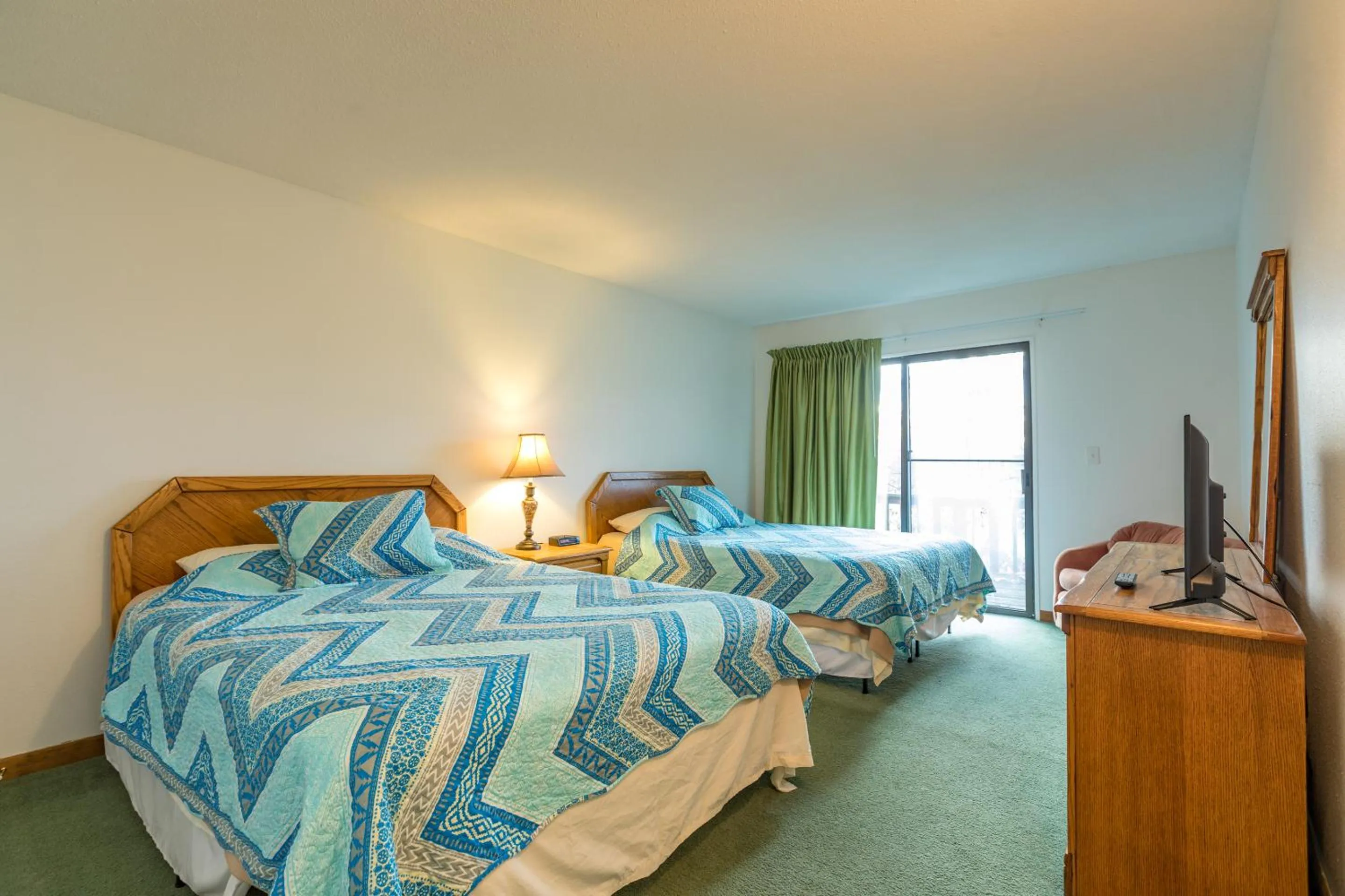 Bedroom, Bed in Crown Resorts at Silverwoods