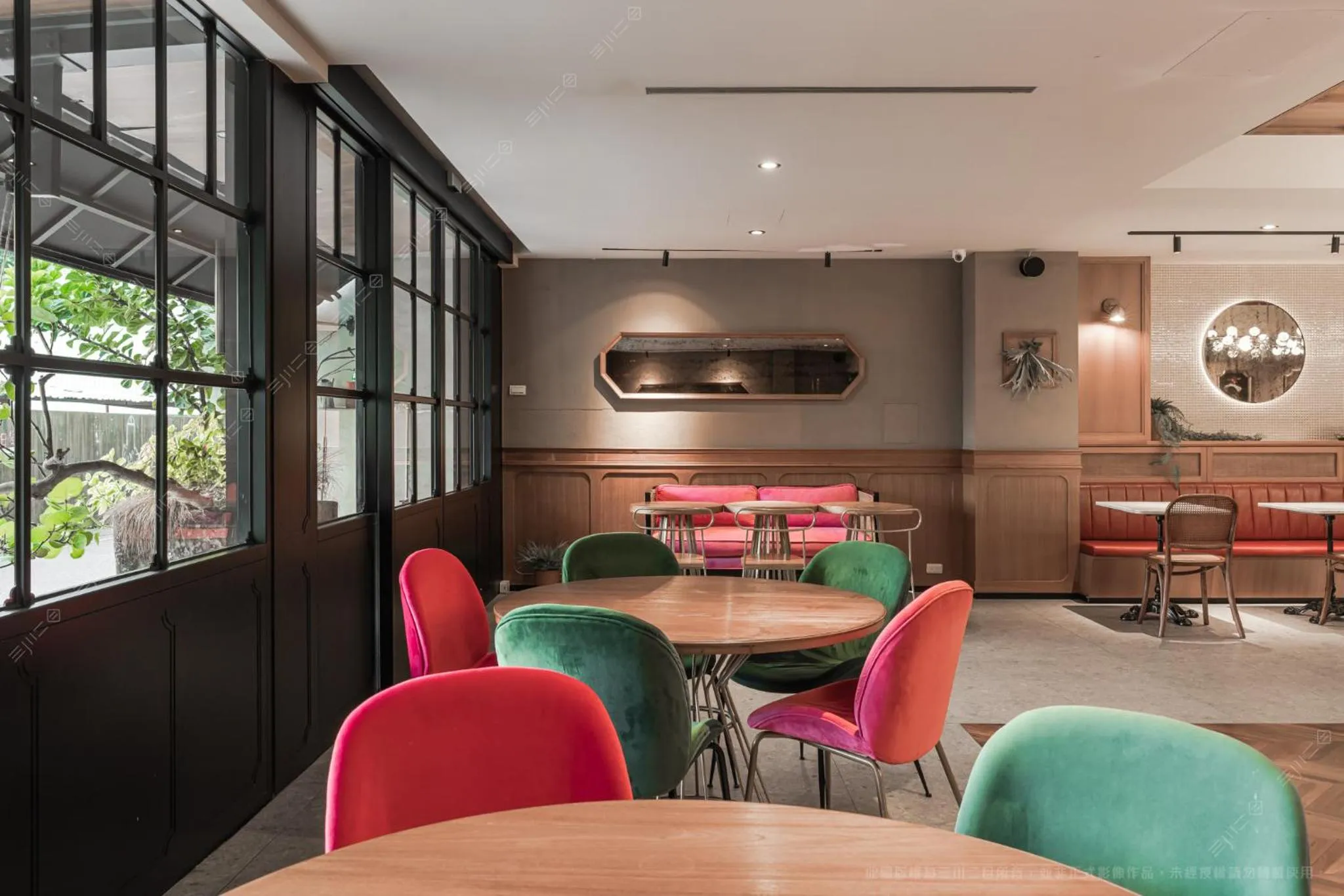 Restaurant/places to eat in River inn Station