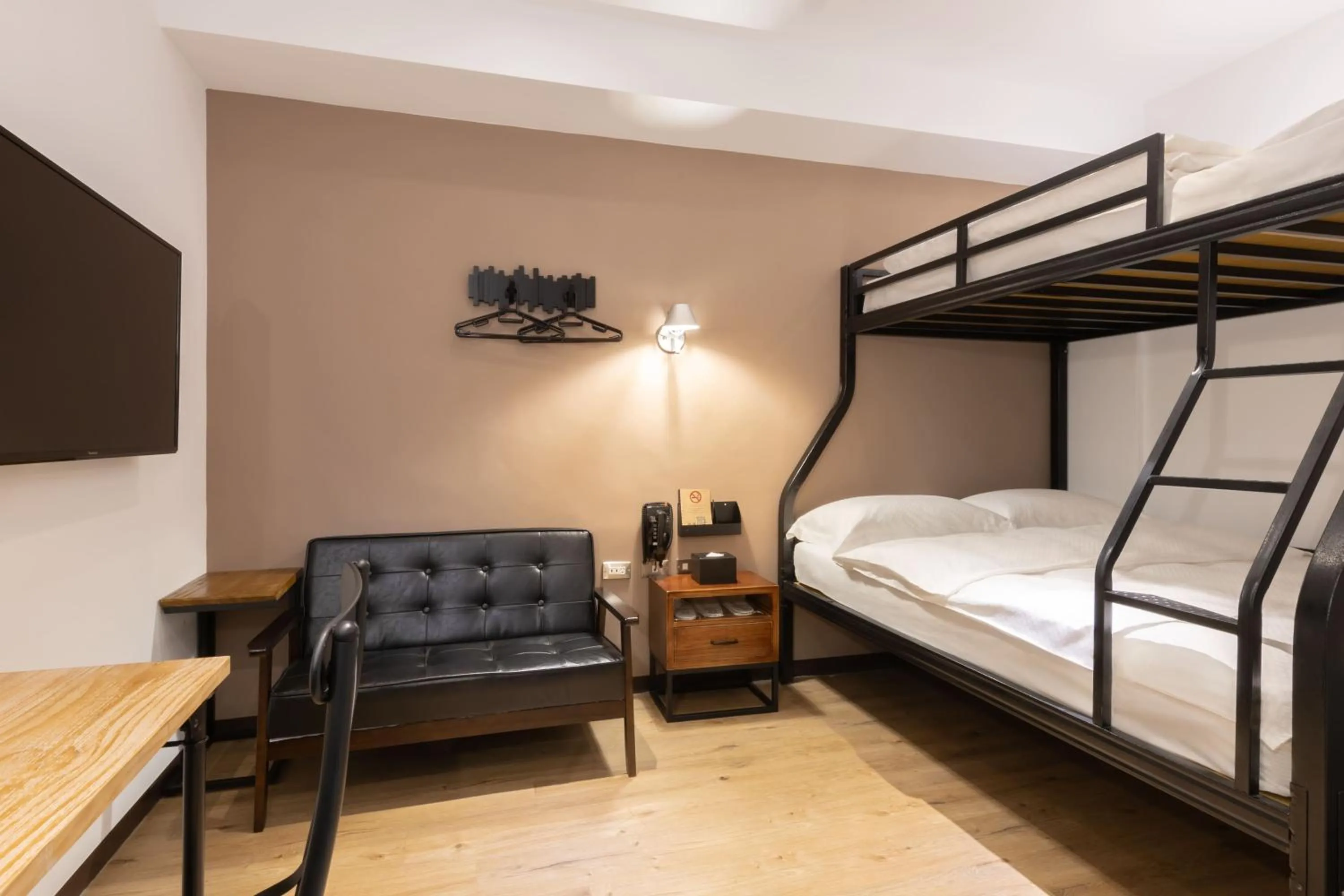 Bedroom, Bed in River inn Station