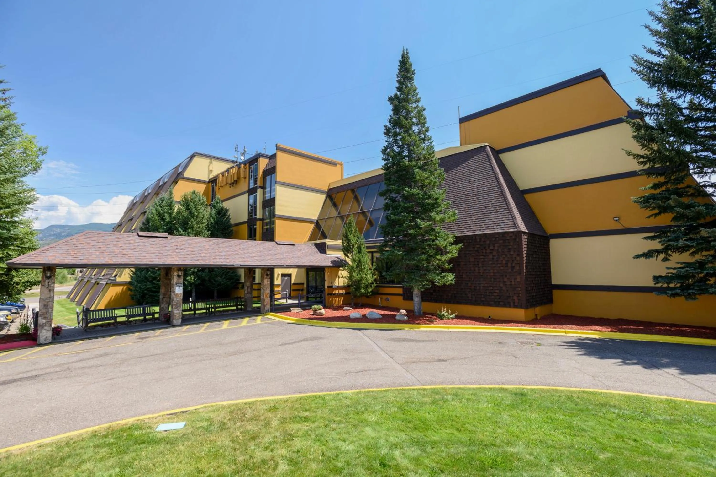 Property building in Legacy Vacation Resorts Steamboat Springs Hilltop