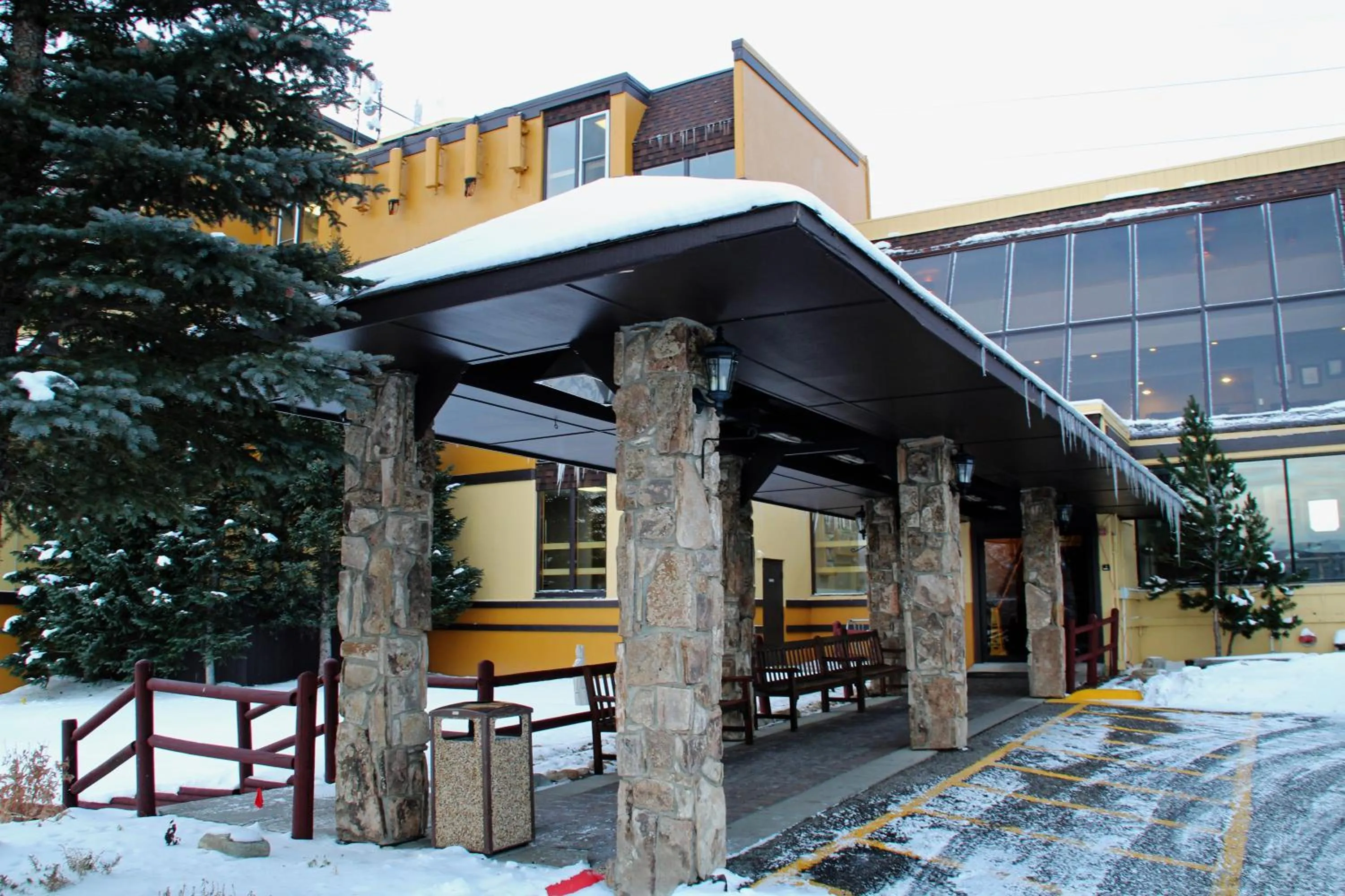 Facade/entrance in Legacy Vacation Resorts Steamboat Springs Hilltop