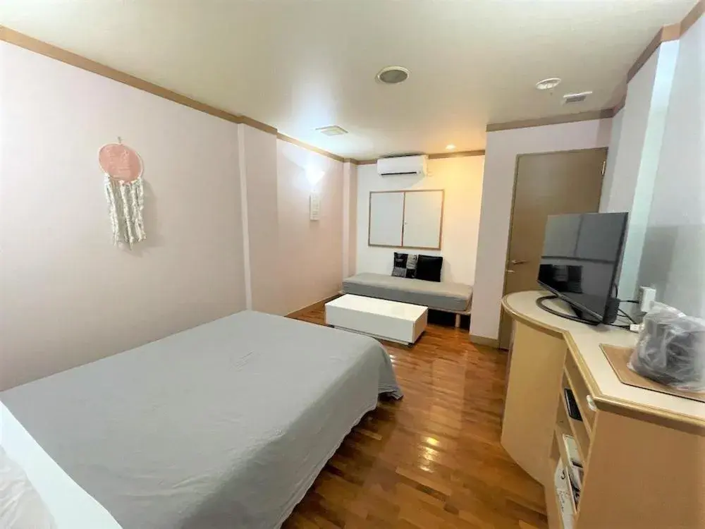 Standard Twin Room - single occupancy in Hotel bin Standard Twin Room - single occupancy in Hotel bin