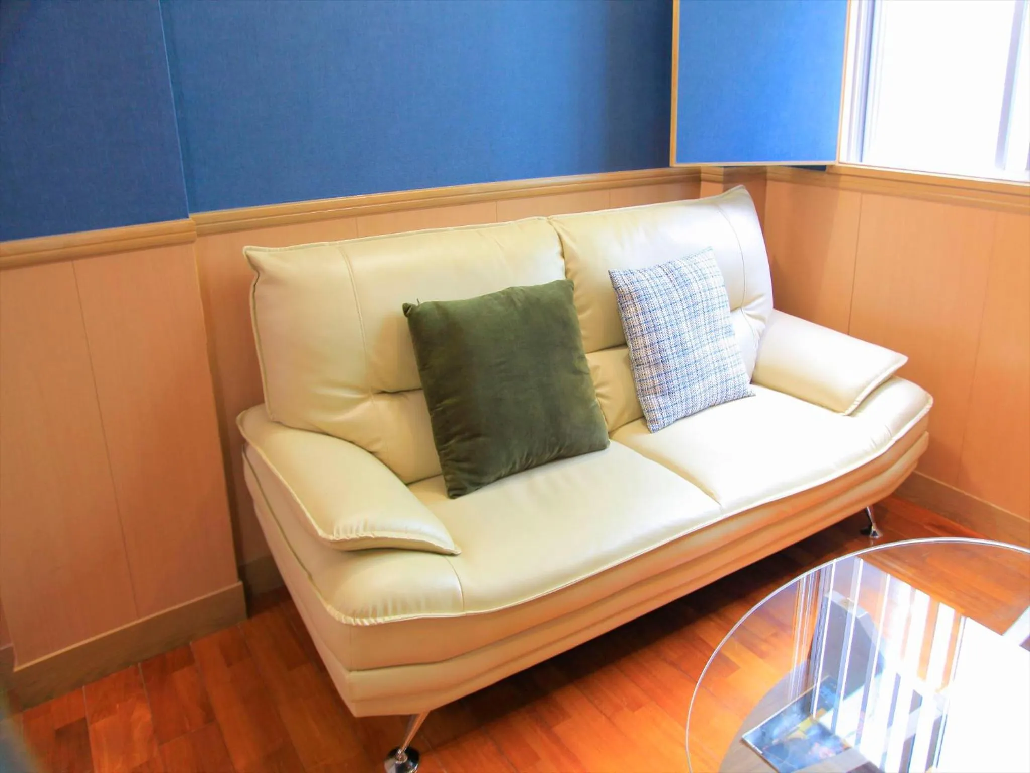 hair dresser in Hotel bin