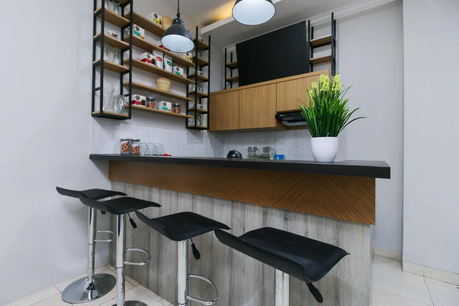 Kitchen or kitchenette in RedDoorz Syariah @ Cinere Depok