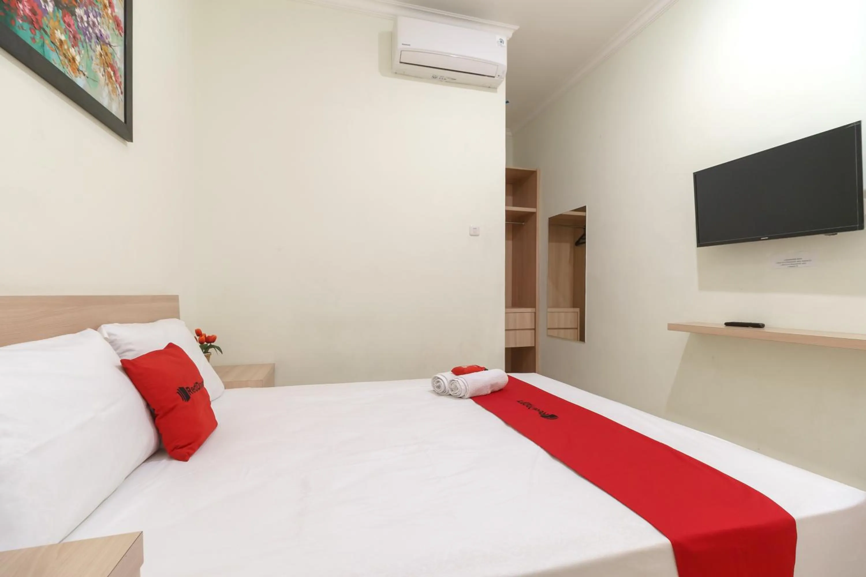 Bed in RedDoorz Syariah @ Cinere Depok