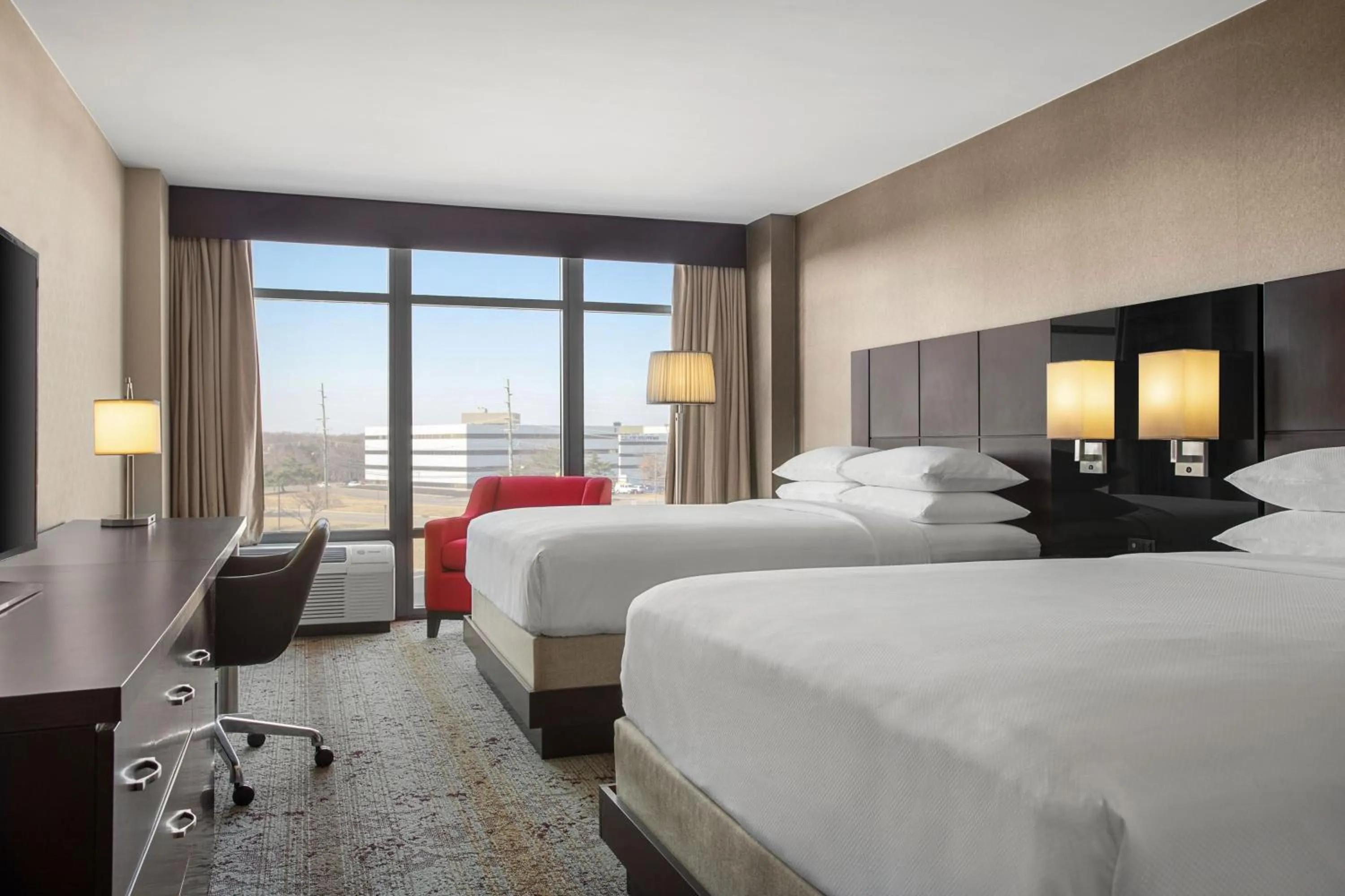 Photo of the whole room, Bed in Delta Hotels by Marriott Somerset