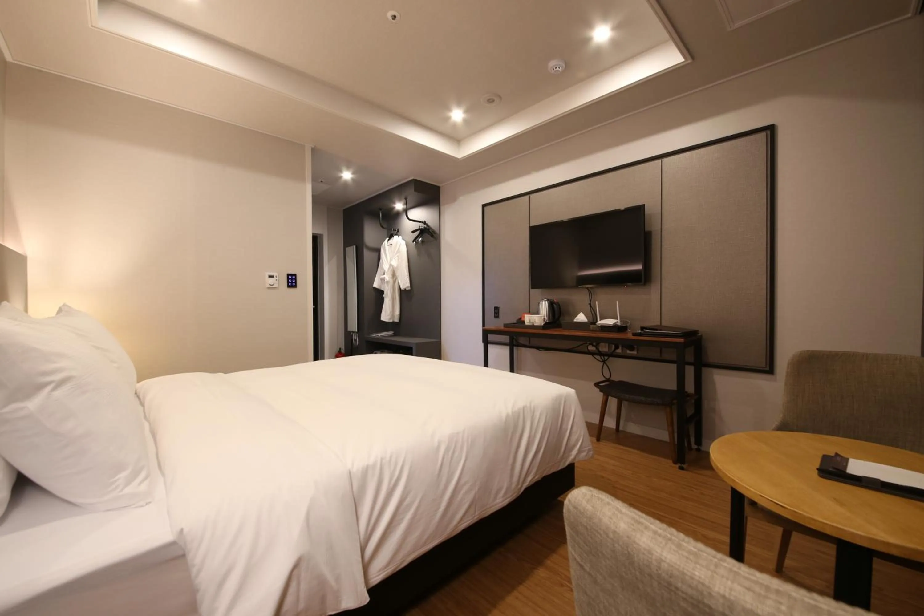 Bed in The Mains Hotel