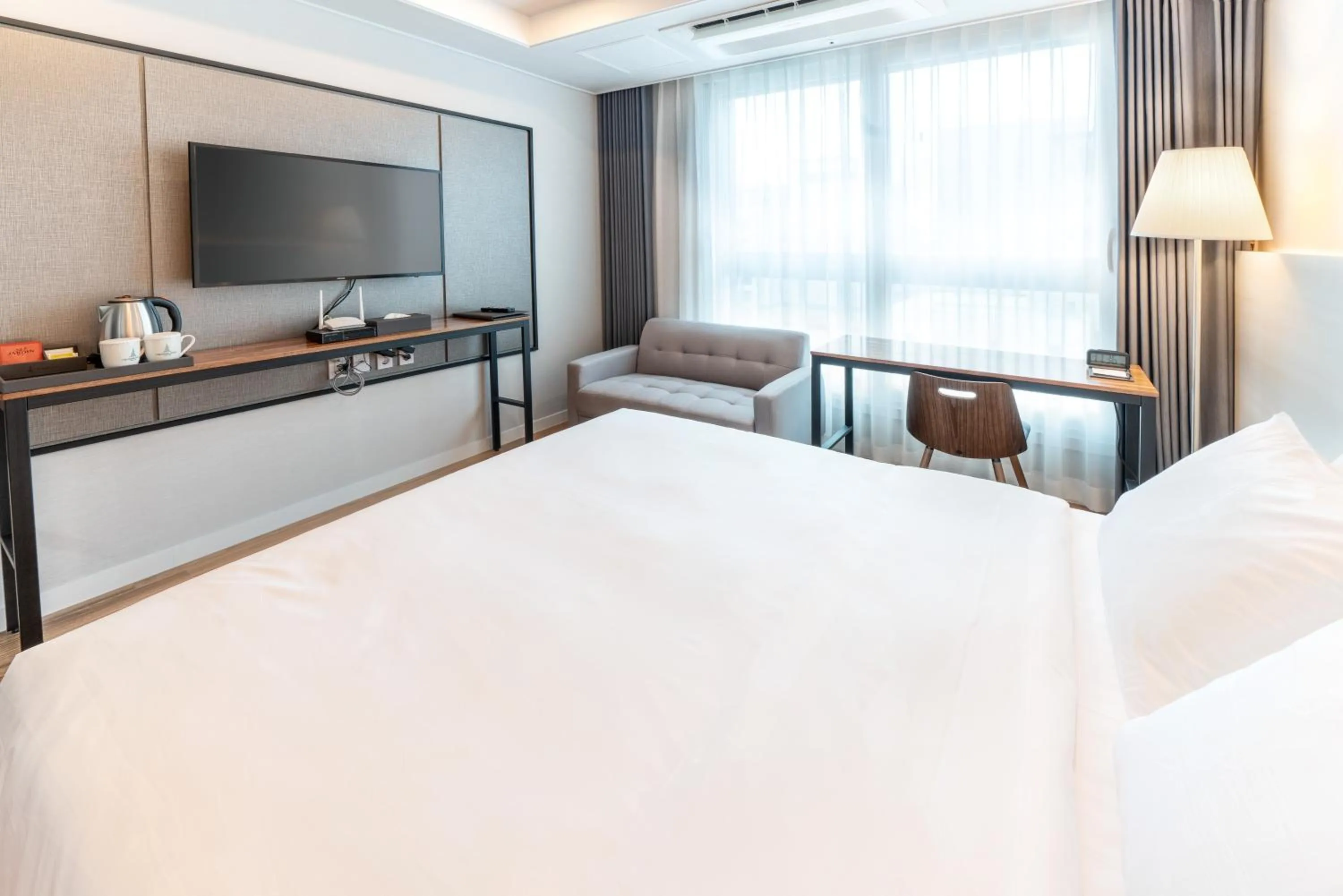 Bed in The Mains Hotel