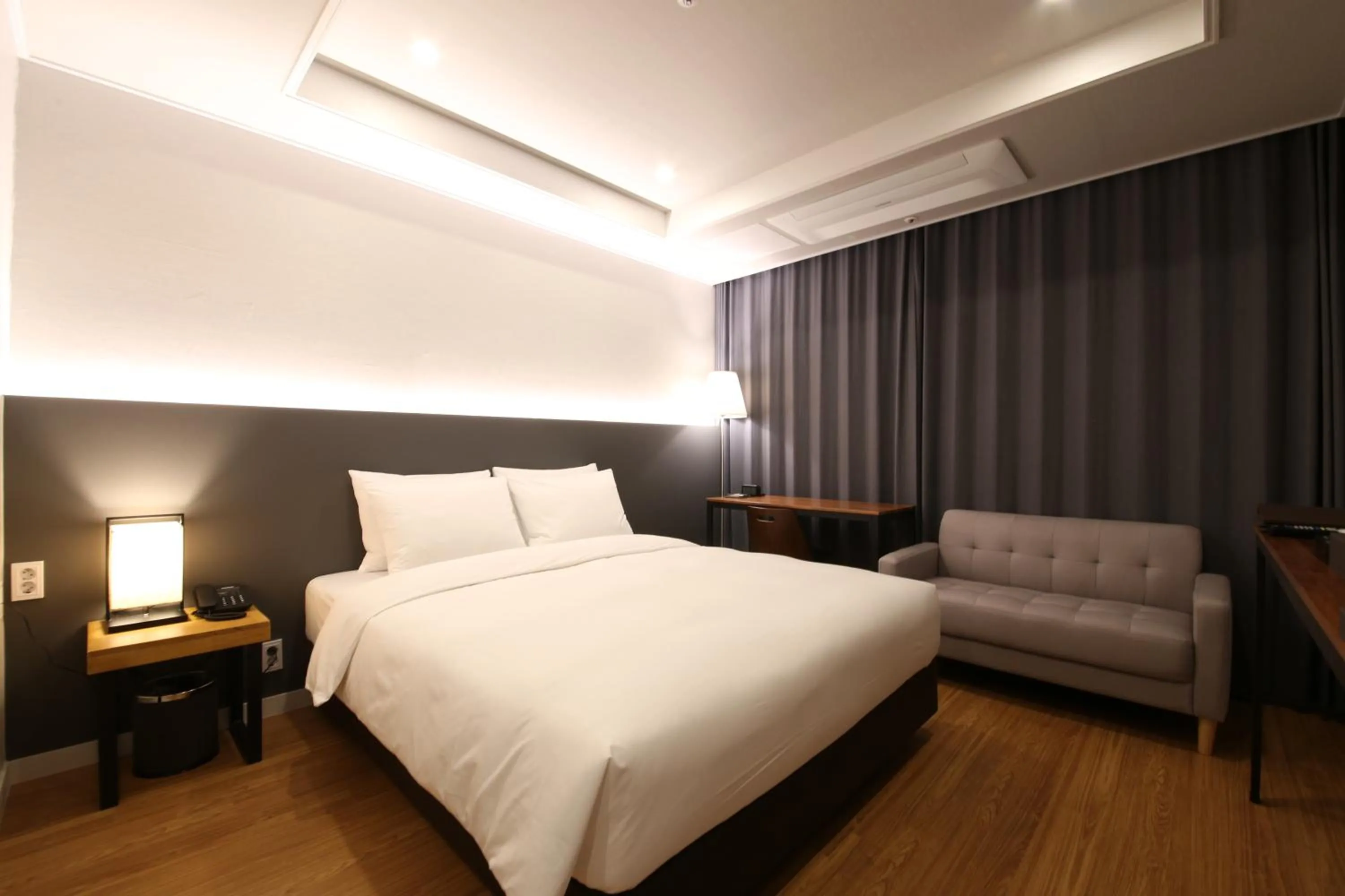 Bed in The Mains Hotel