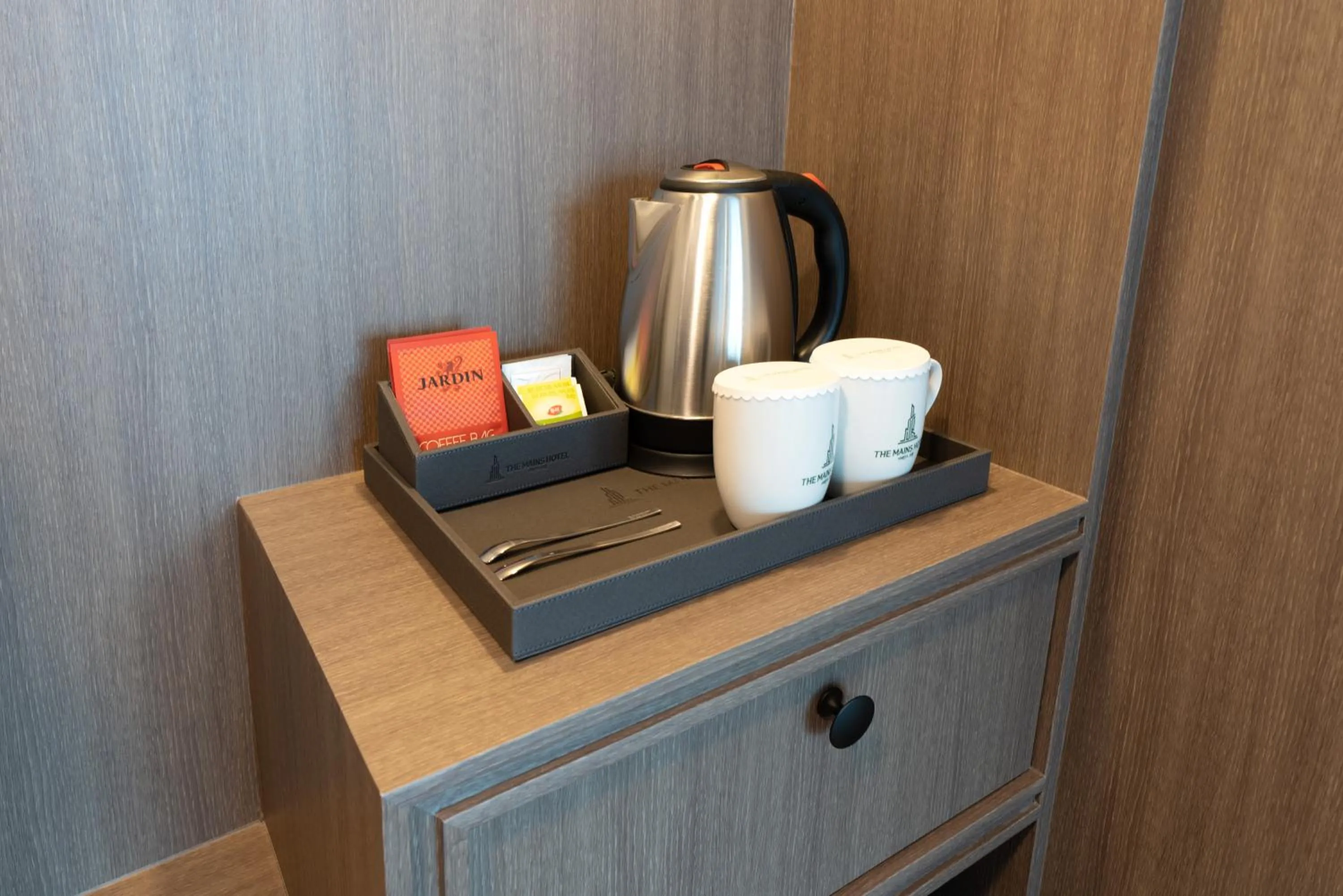 Coffee/tea facilities in The Mains Hotel