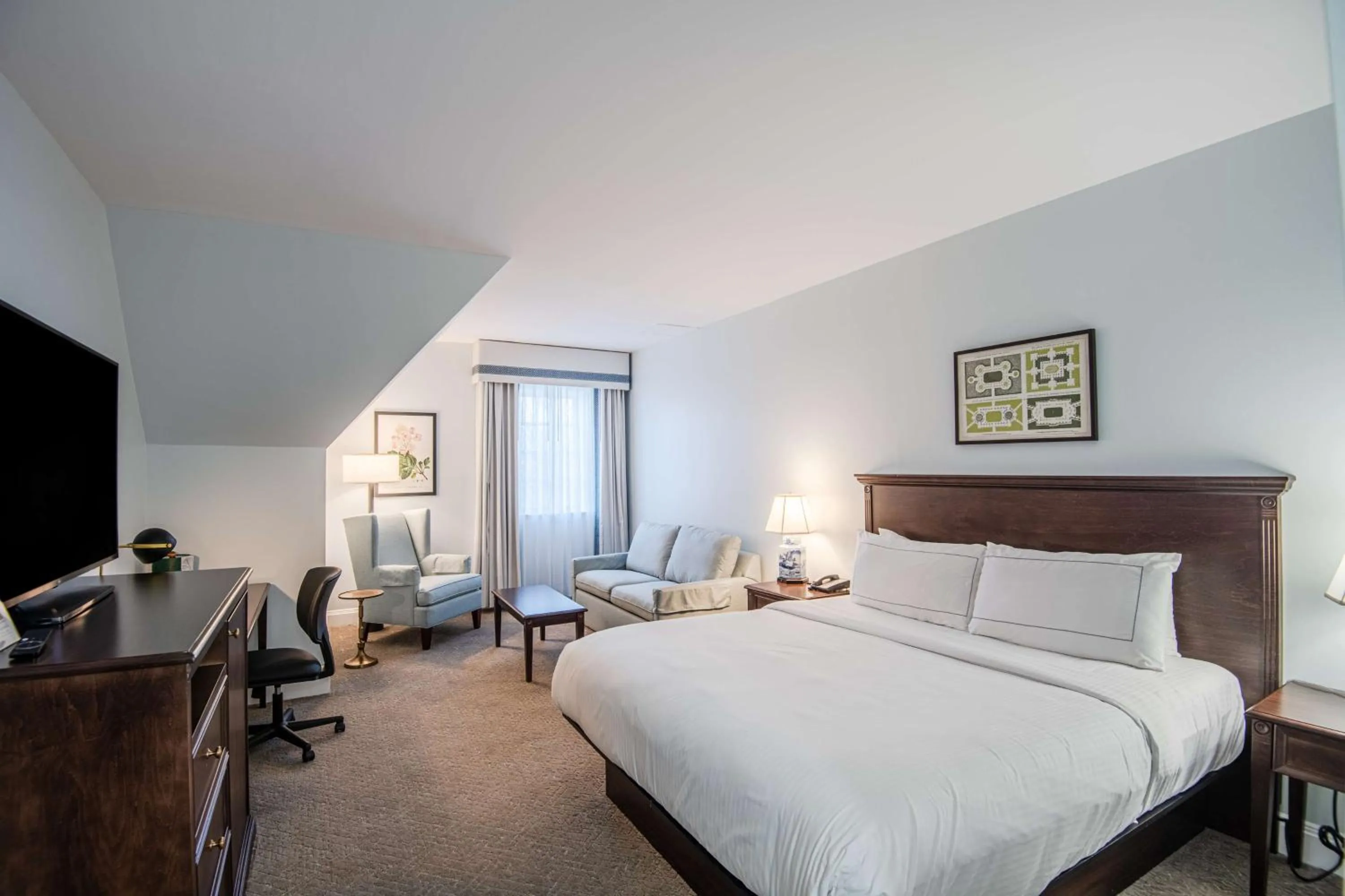 Bed in The Founders Inn & Spa Tapestry Collection By Hilton