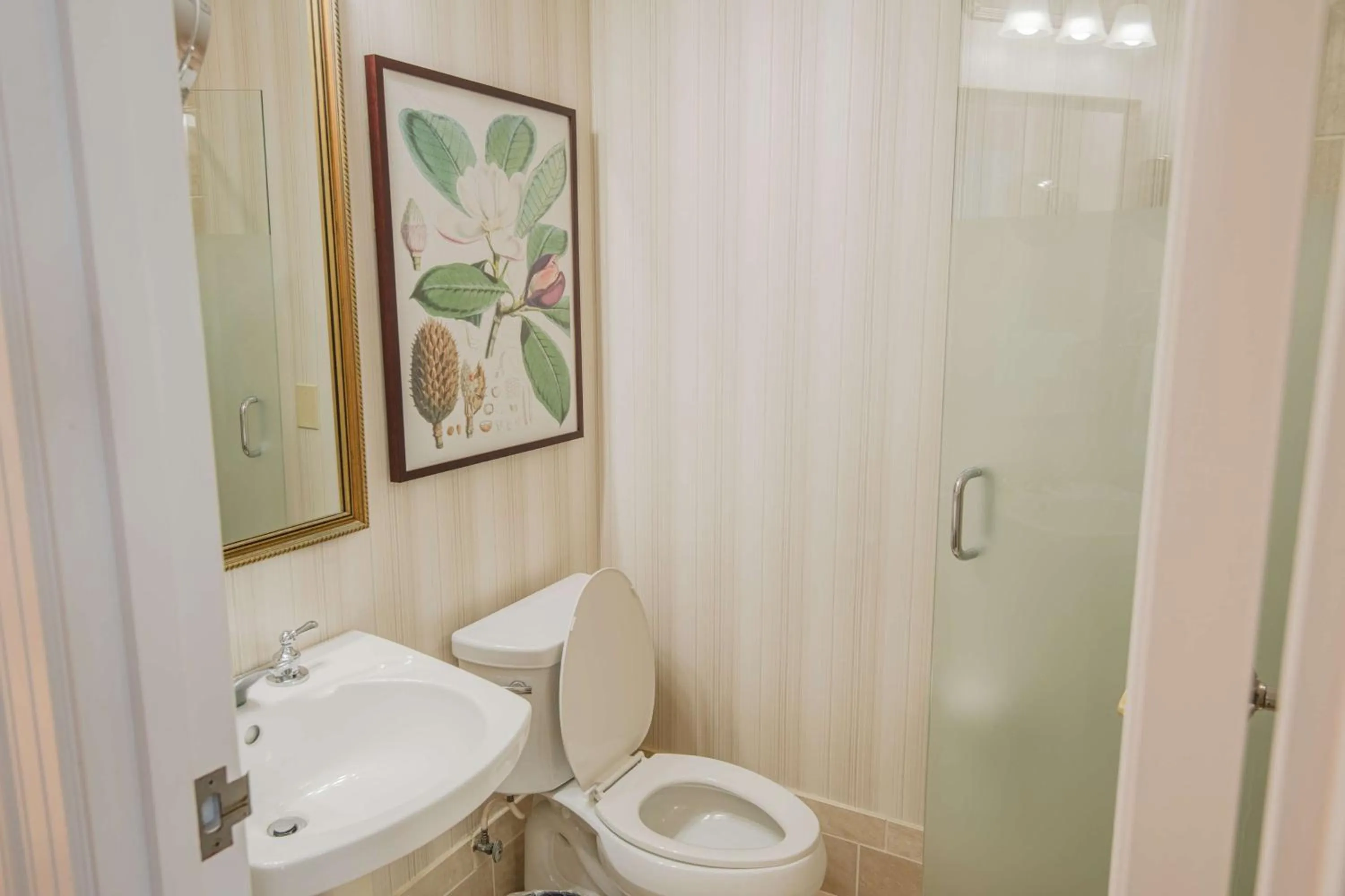 Bathroom in The Founders Inn & Spa Tapestry Collection By Hilton