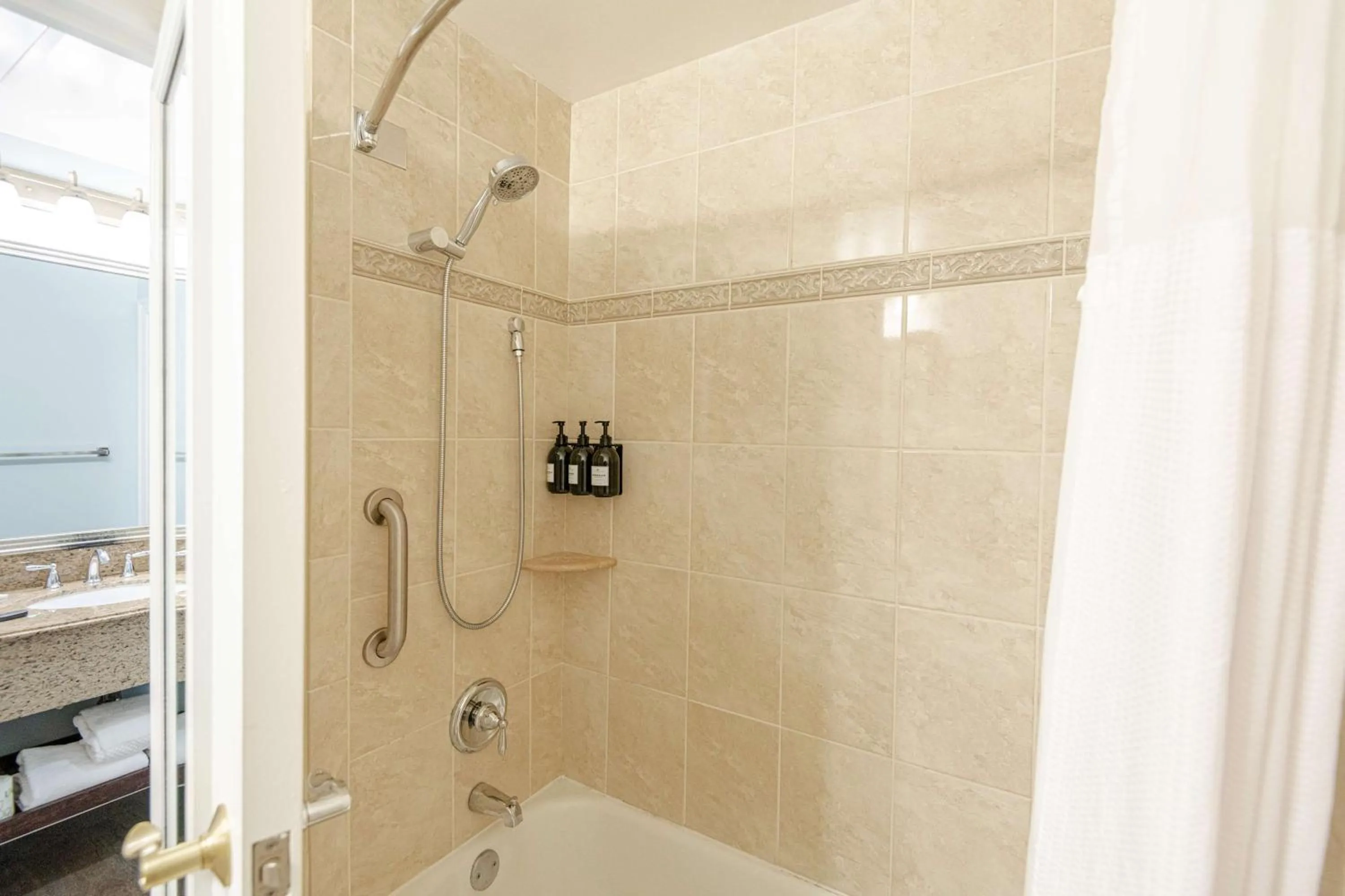 Bathroom in The Founders Inn & Spa Tapestry Collection By Hilton