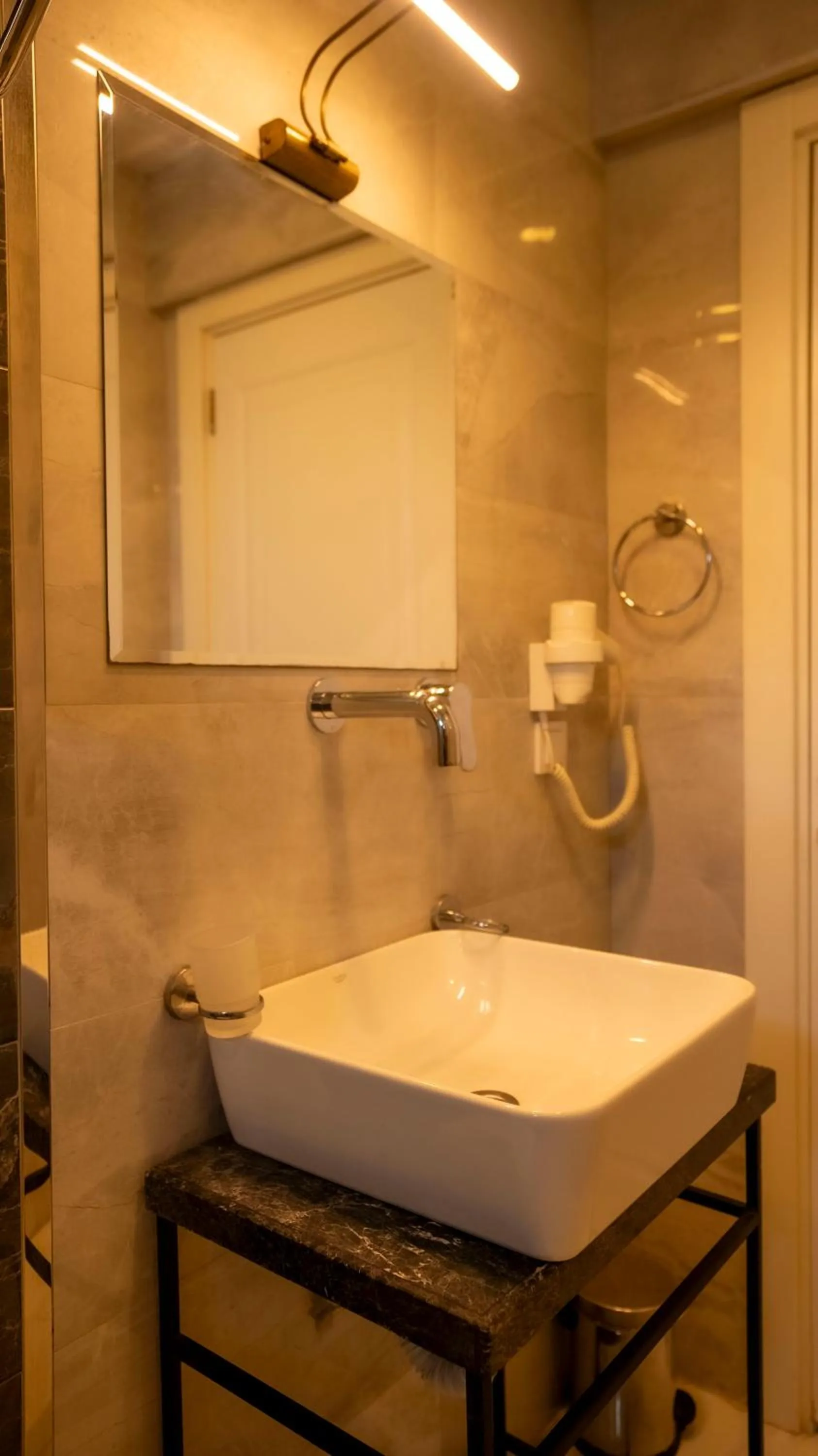 Shower in Farina Hotel By Cigno