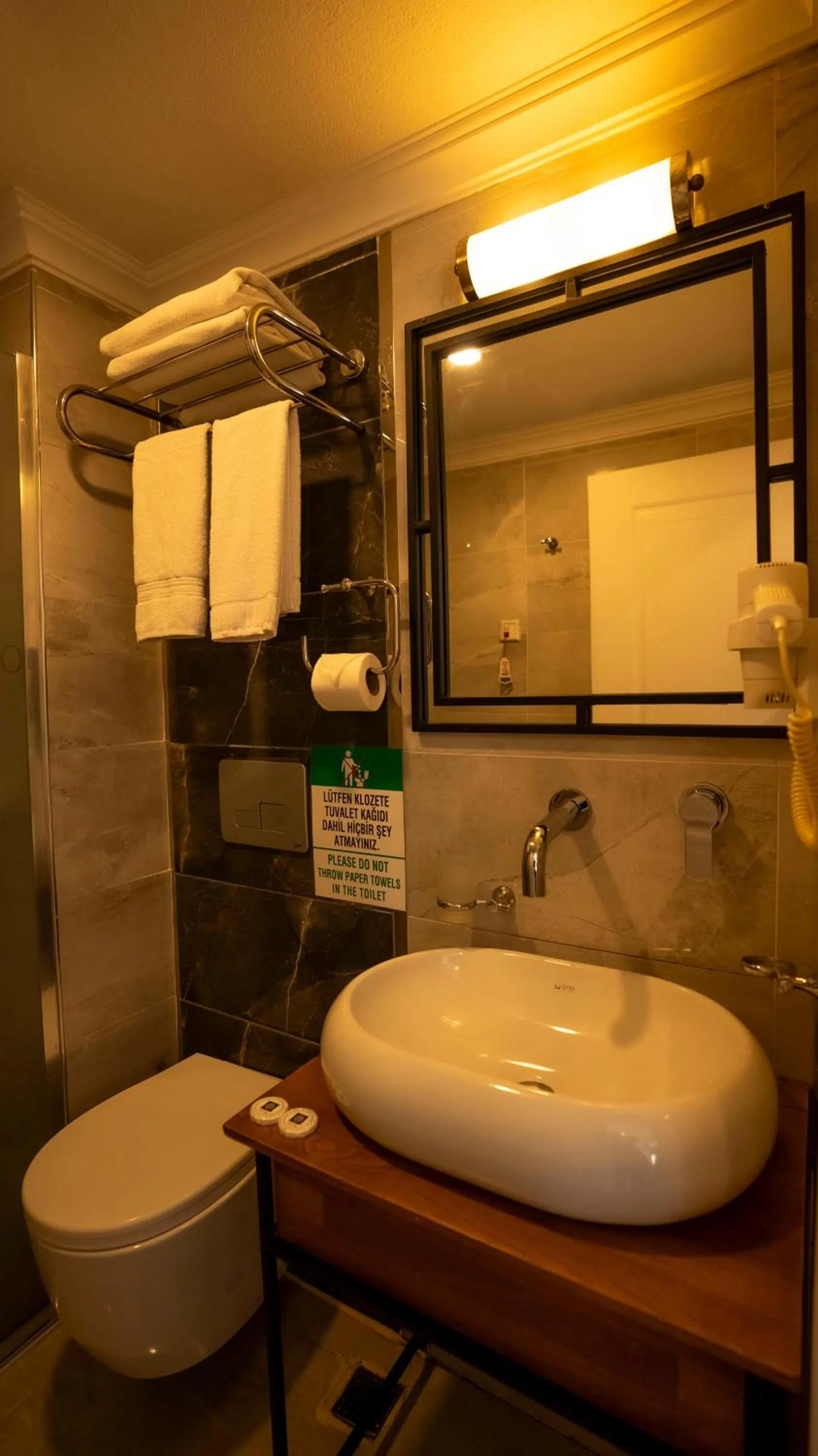 Shower in Farina Hotel By Cigno