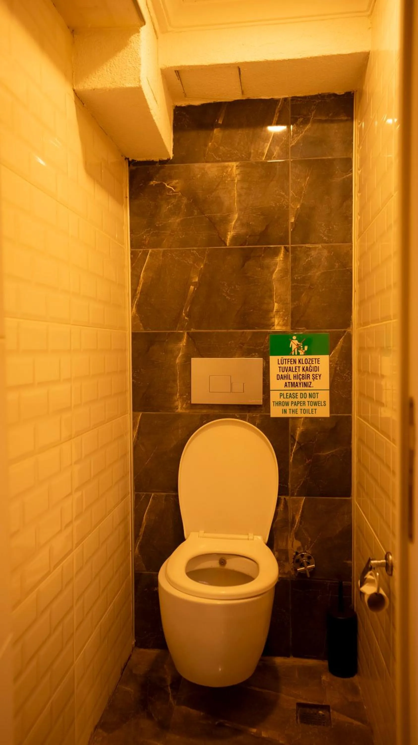 Toilet in Farina Hotel By Cigno