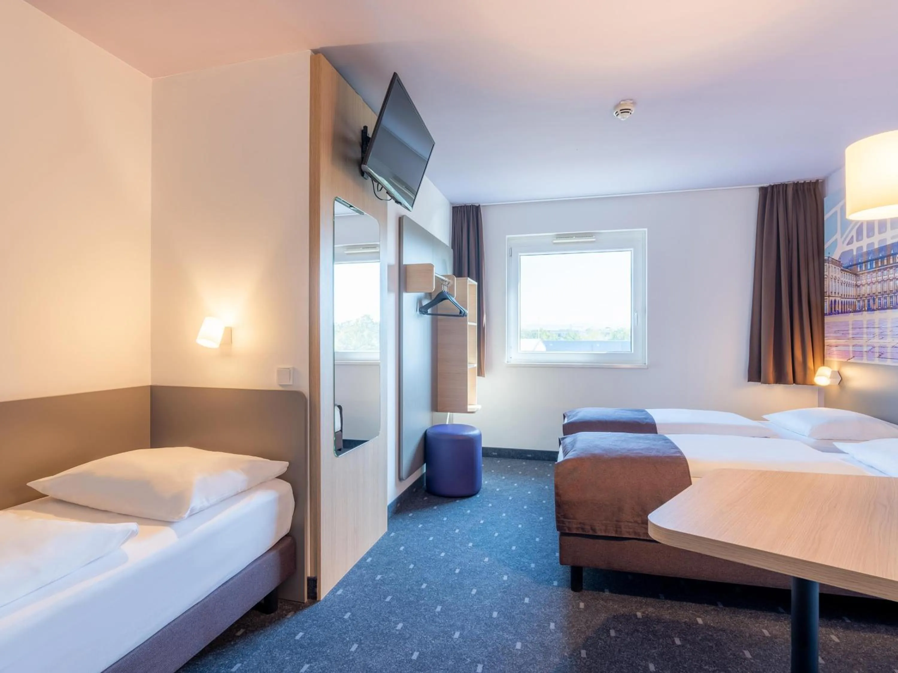Triple Room in B&B Hotel Mannheim-Neuostheim