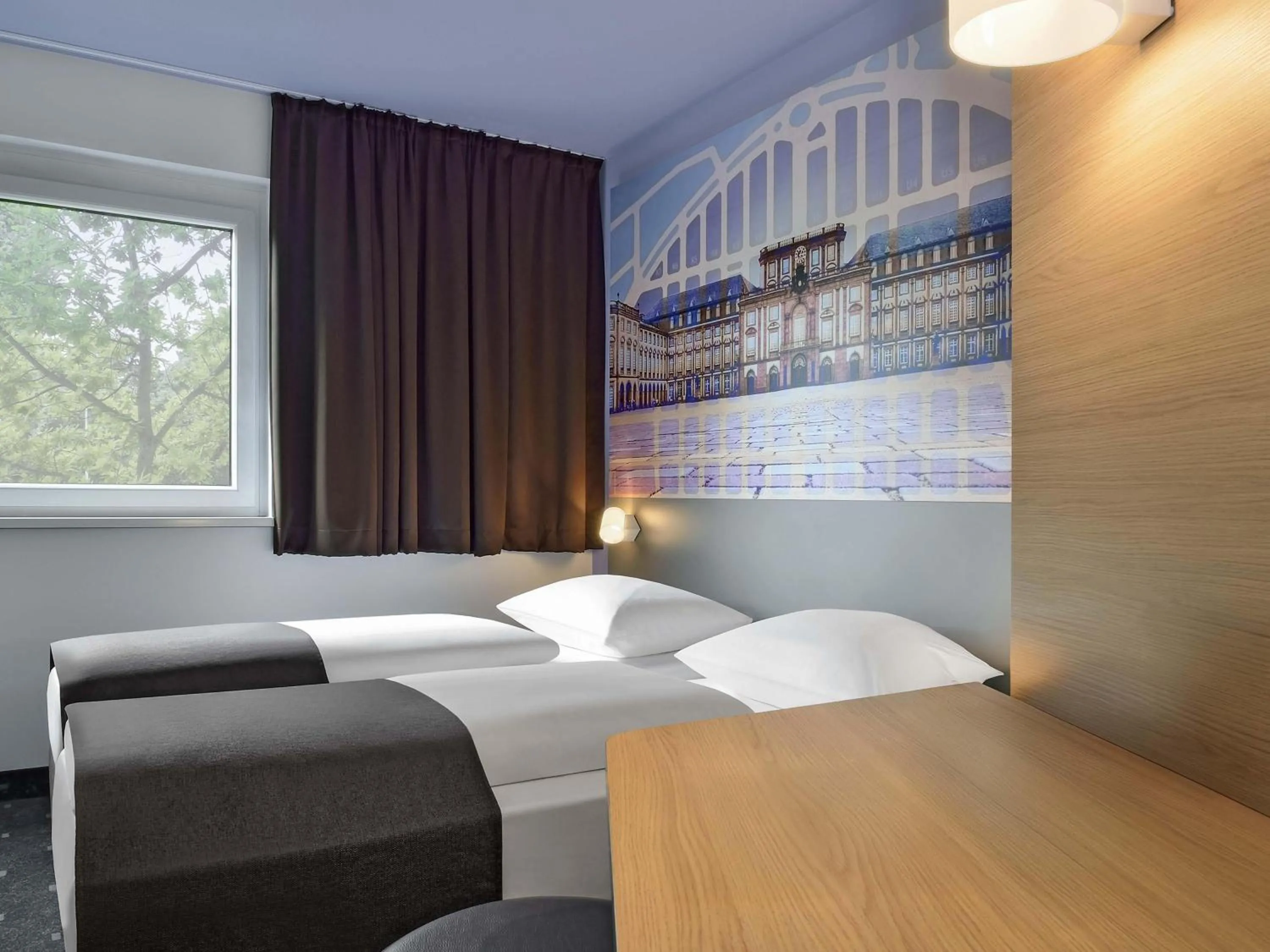 Photo of the whole room, Bed in B&B Hotel Mannheim-Neuostheim
