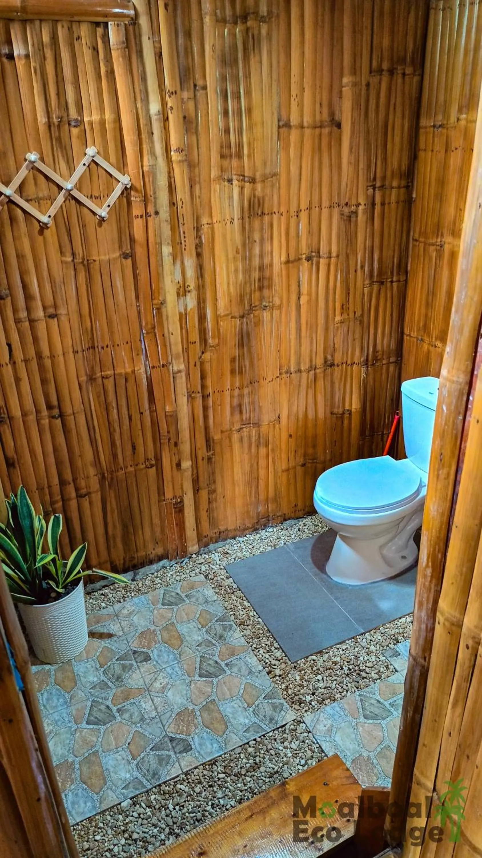 Toilet in Moalboal Eco Lodge