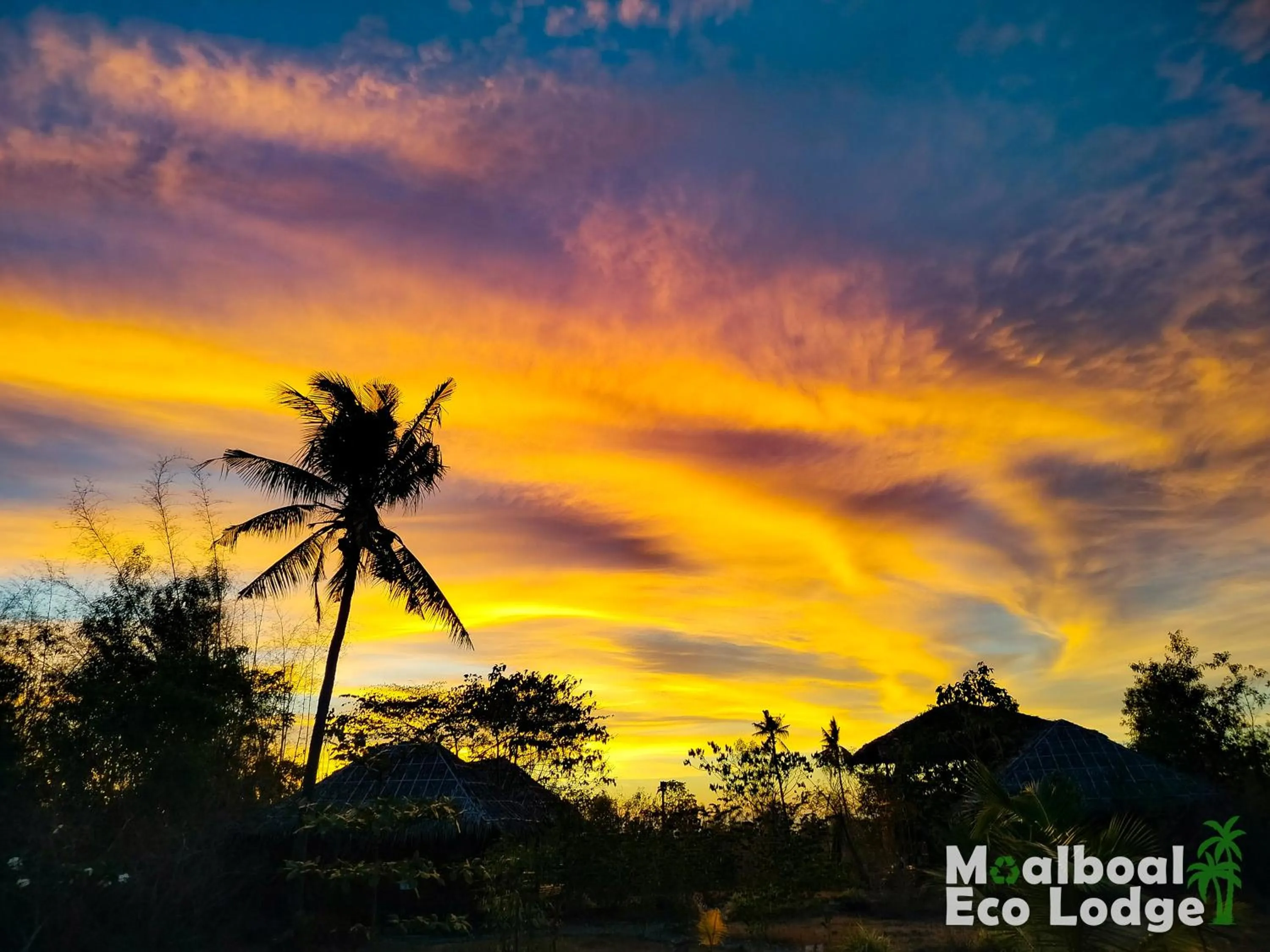 Sunset in Moalboal Eco Lodge