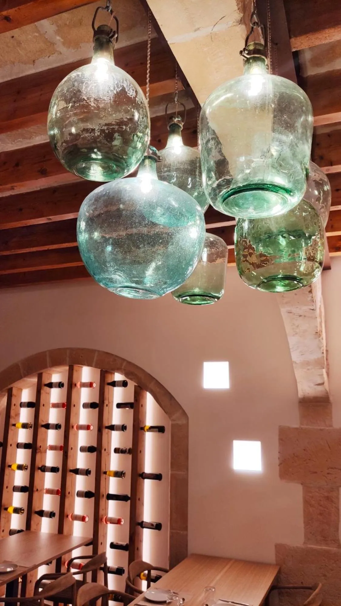 Restaurant/places to eat in Ynaira hotel & Spa