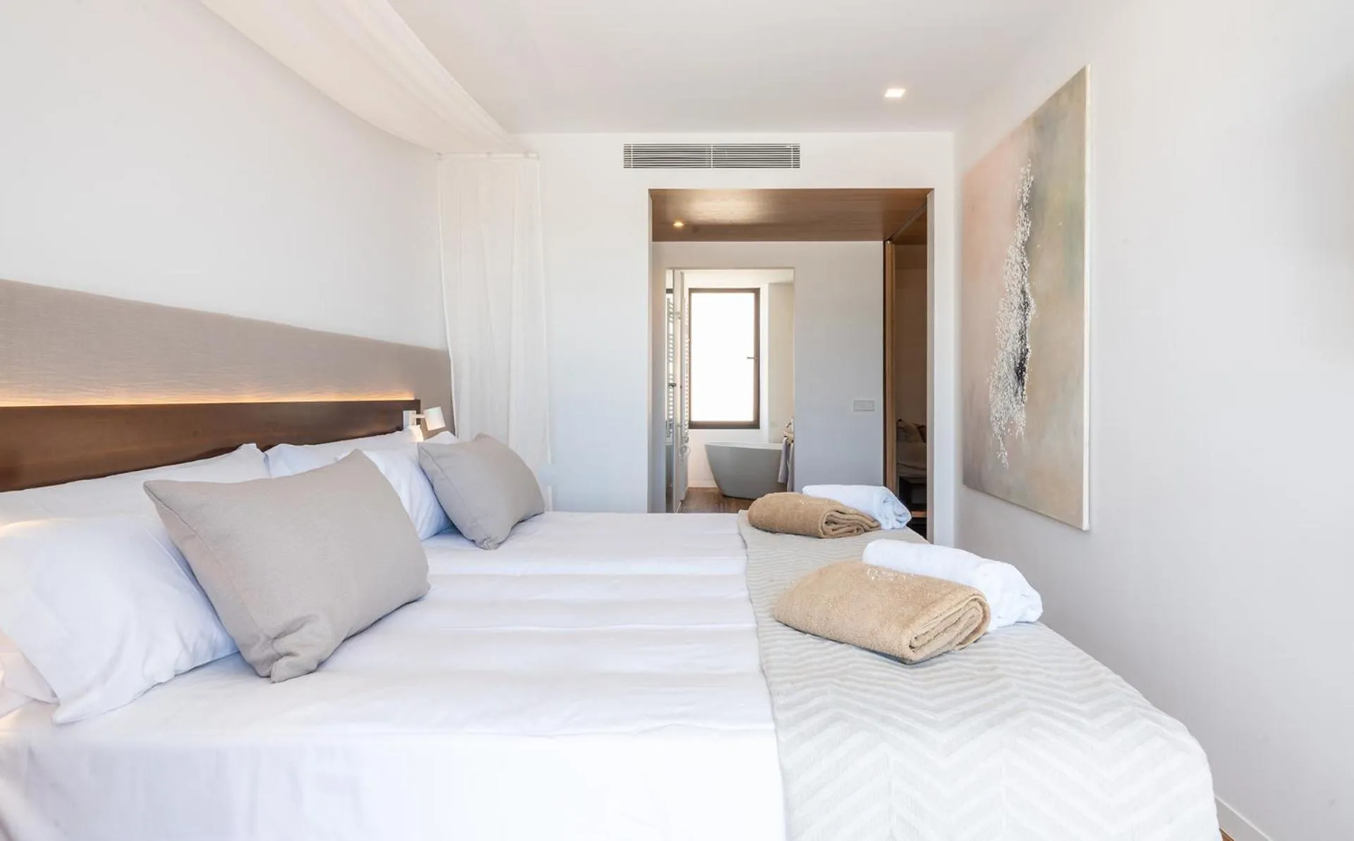 Bed in Ynaira hotel & Spa