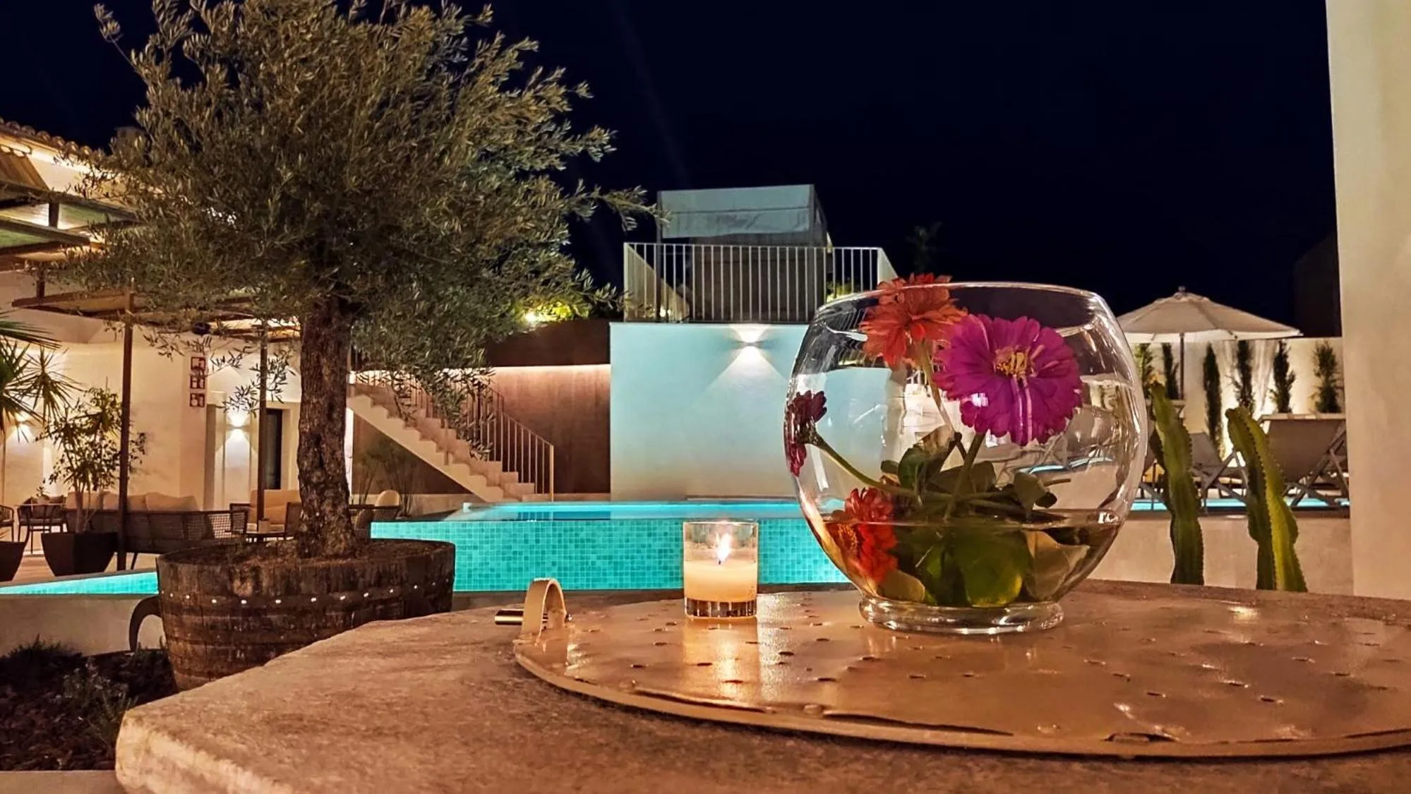 Swimming pool in Ynaira hotel & Spa