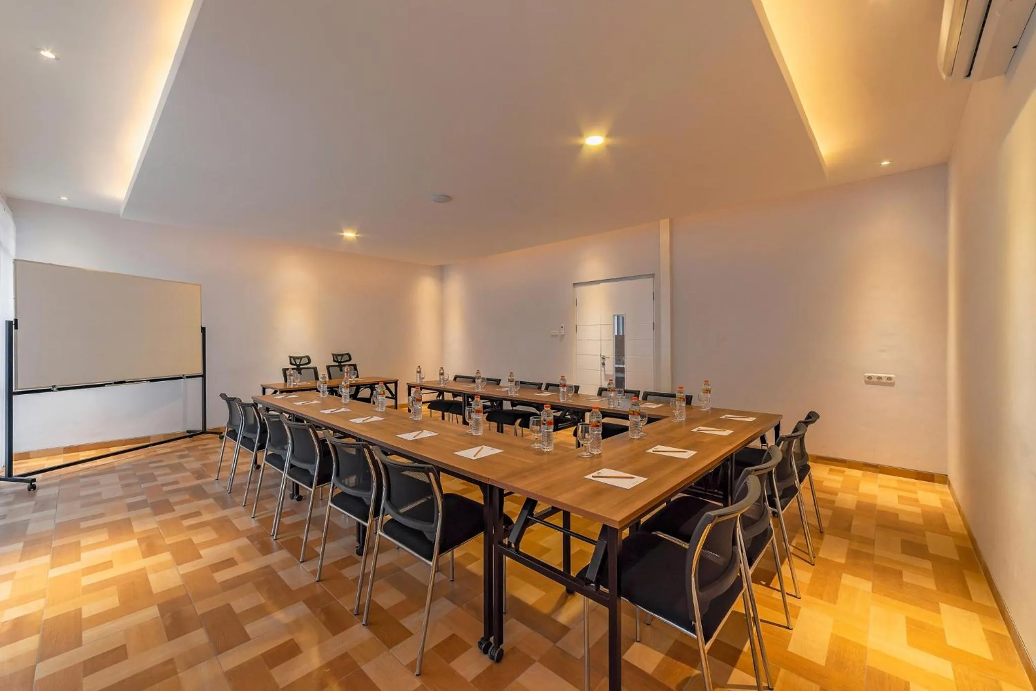 Meeting/conference room in Kontena Hotel