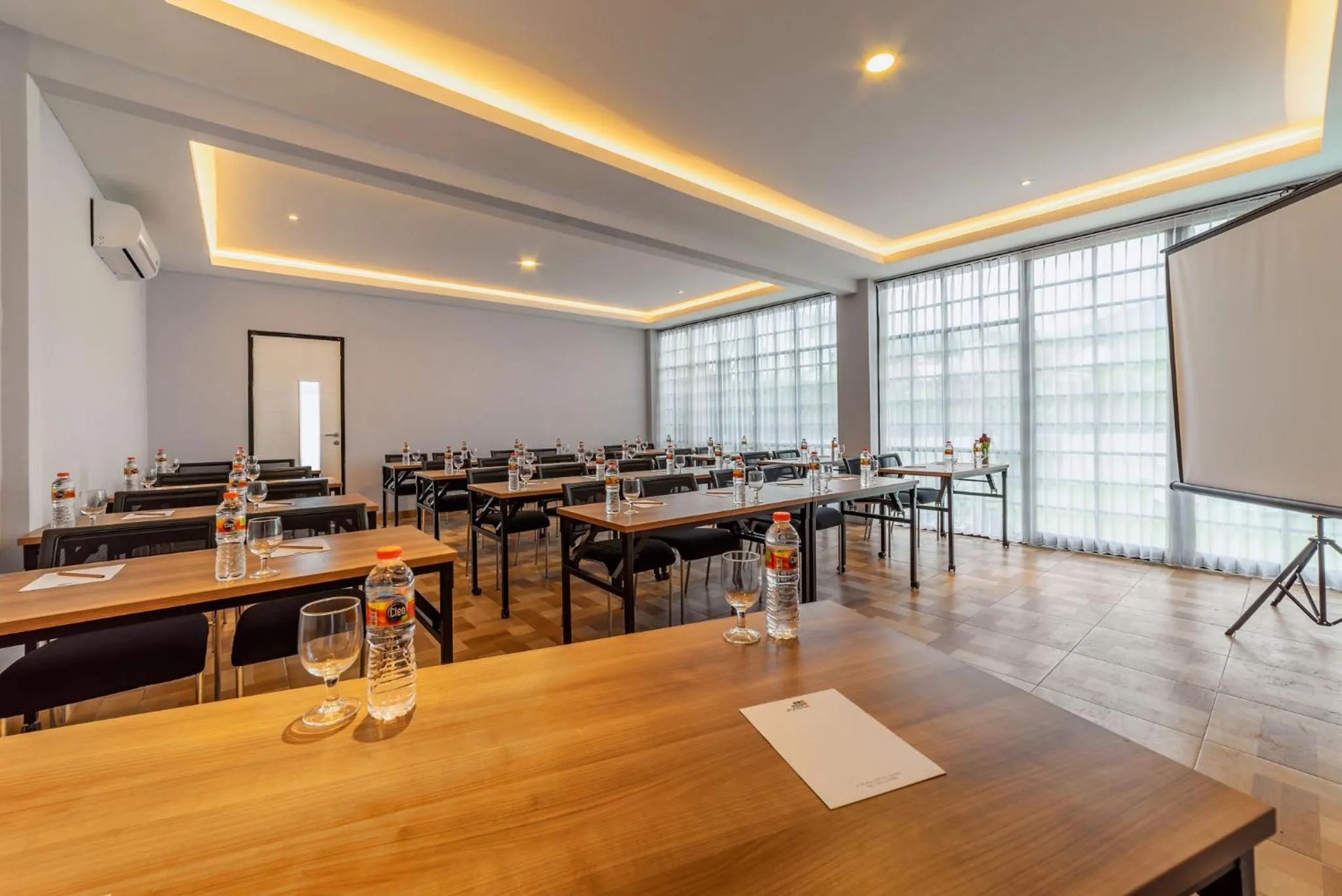 Meeting/conference room in Kontena Hotel