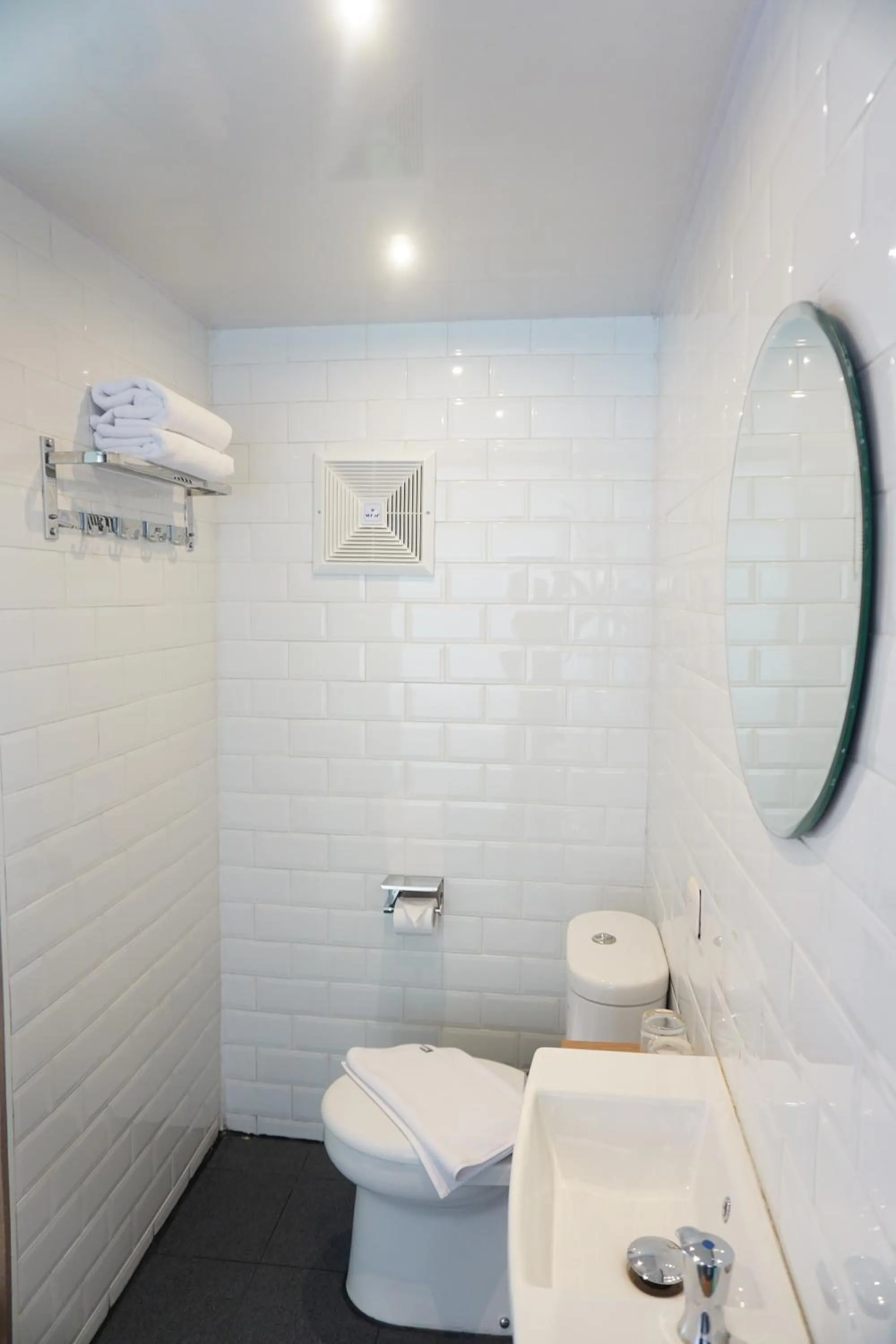 Toilet in Kontena Hotel