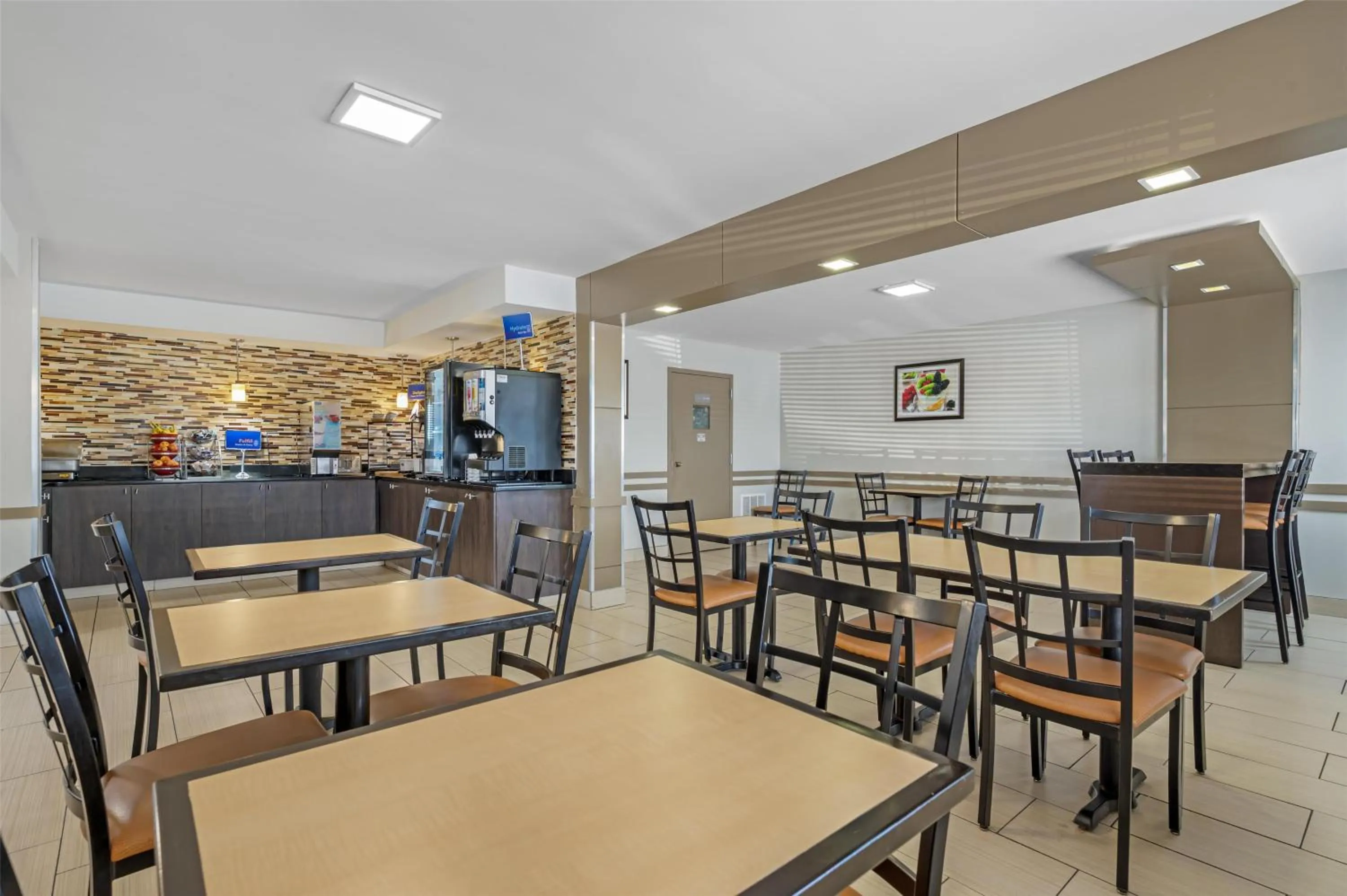 Breakfast in Best Western Center Inn