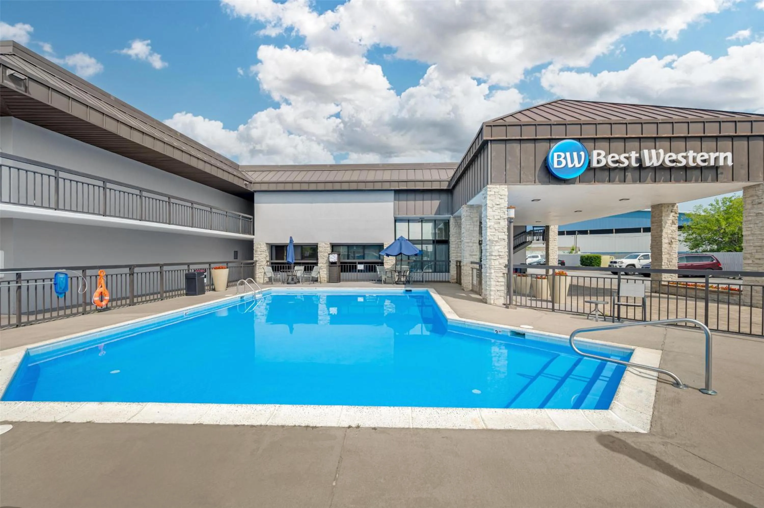 Pool view in Best Western Center Inn