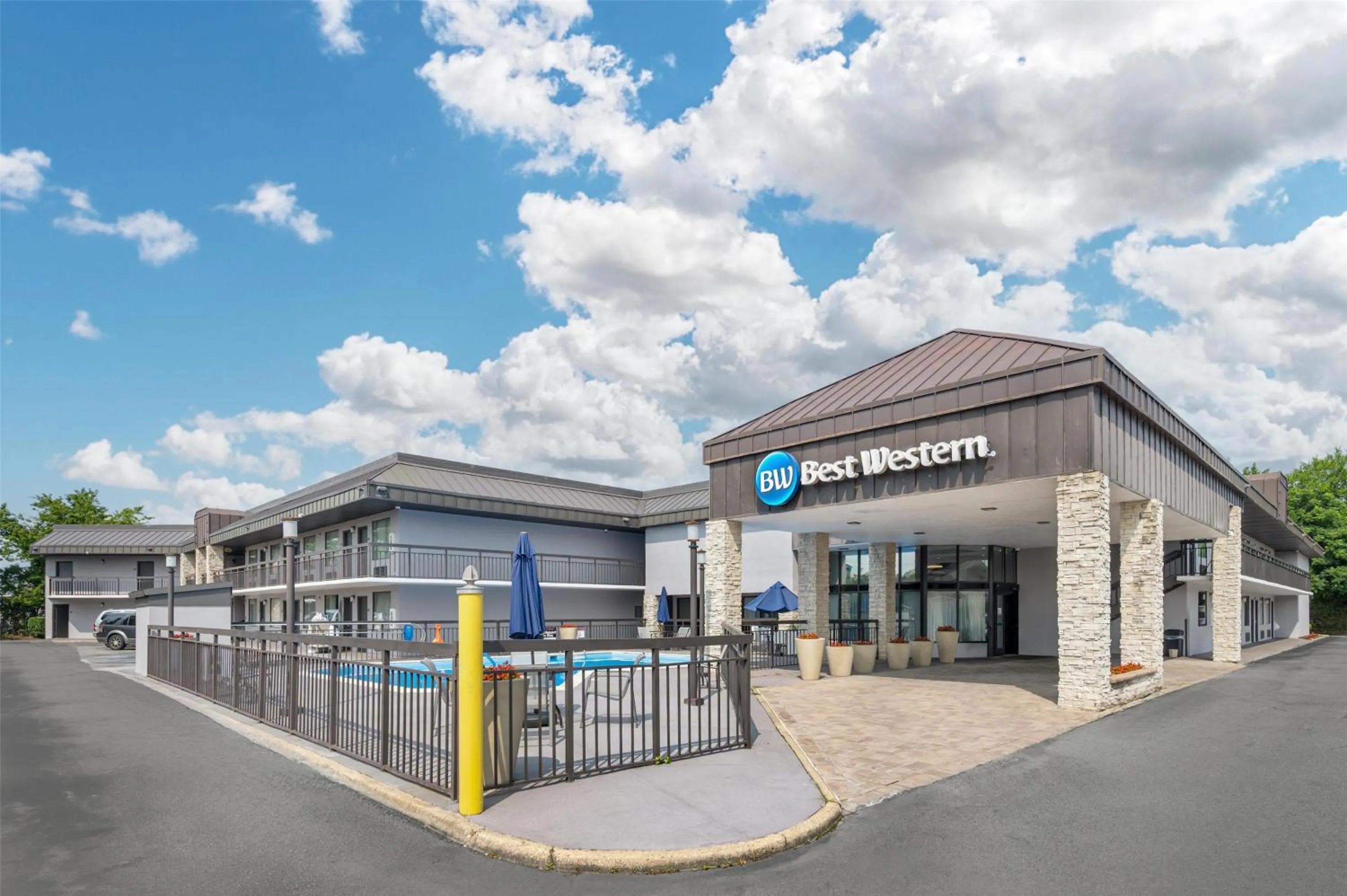 Property building in Best Western Center Inn