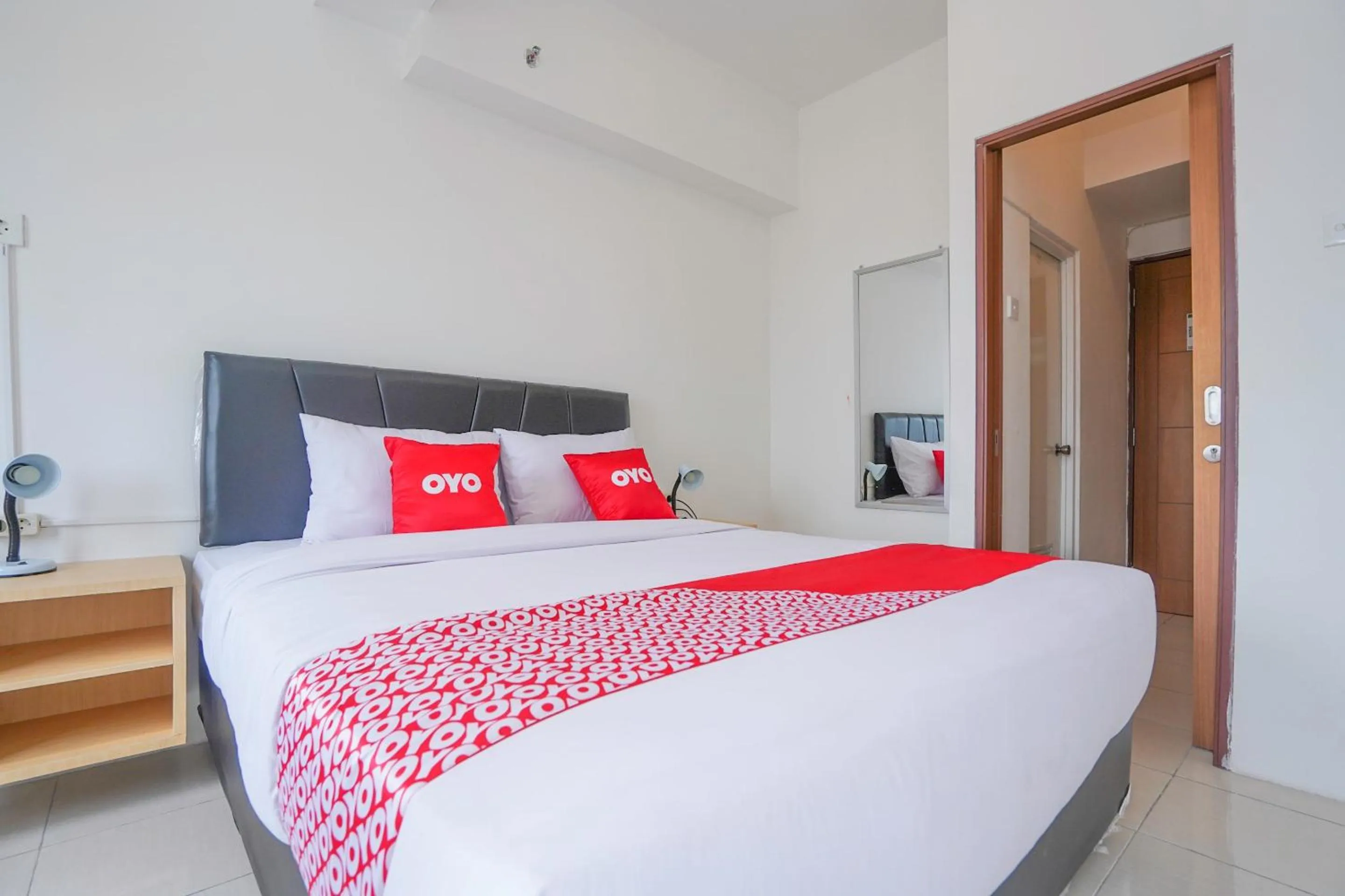 Bedroom, Bed in Capital O 91962 Pavilion Permata Surabaya