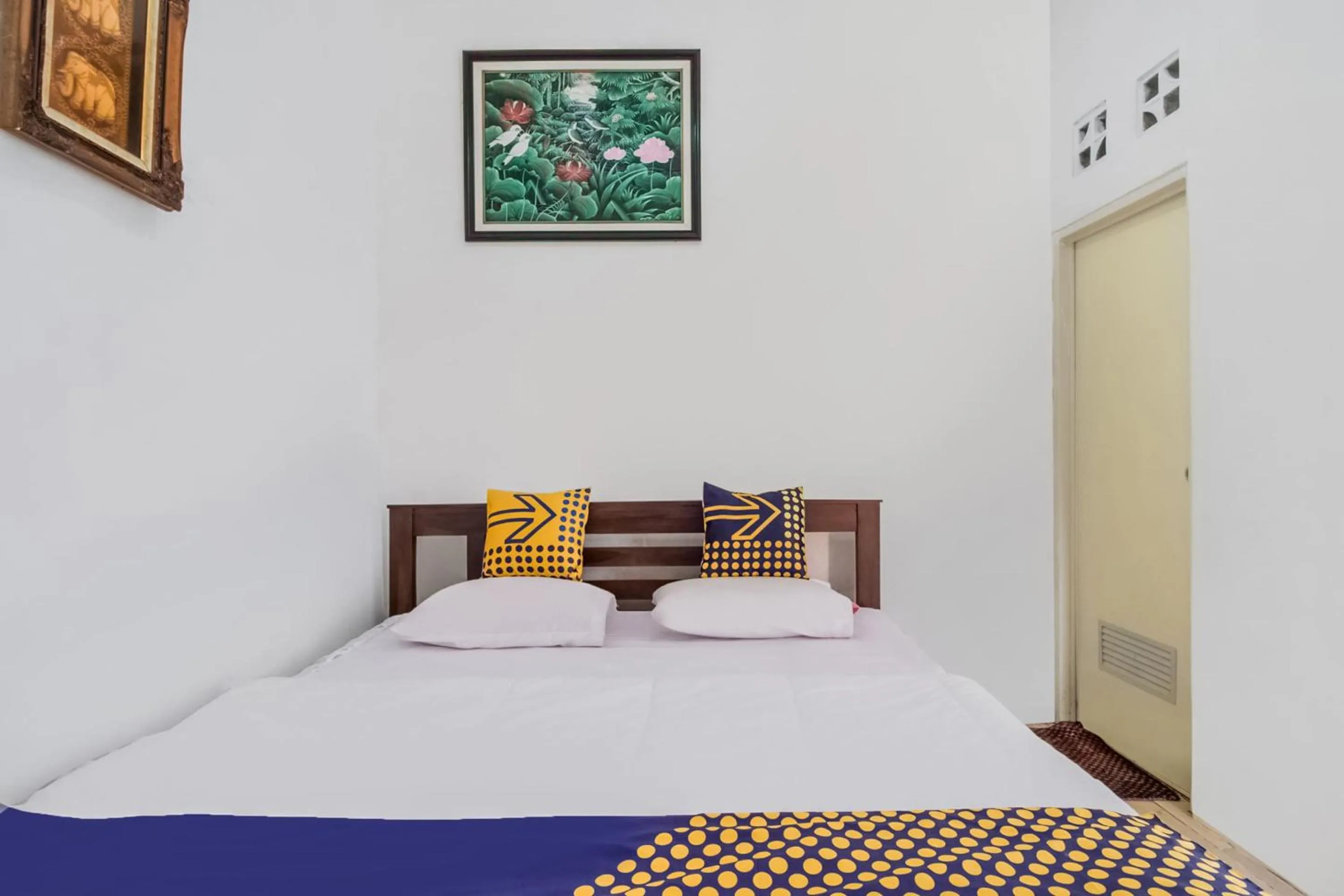 Bedroom, Bed in Hotel O Villa Tirta Melati Syariah