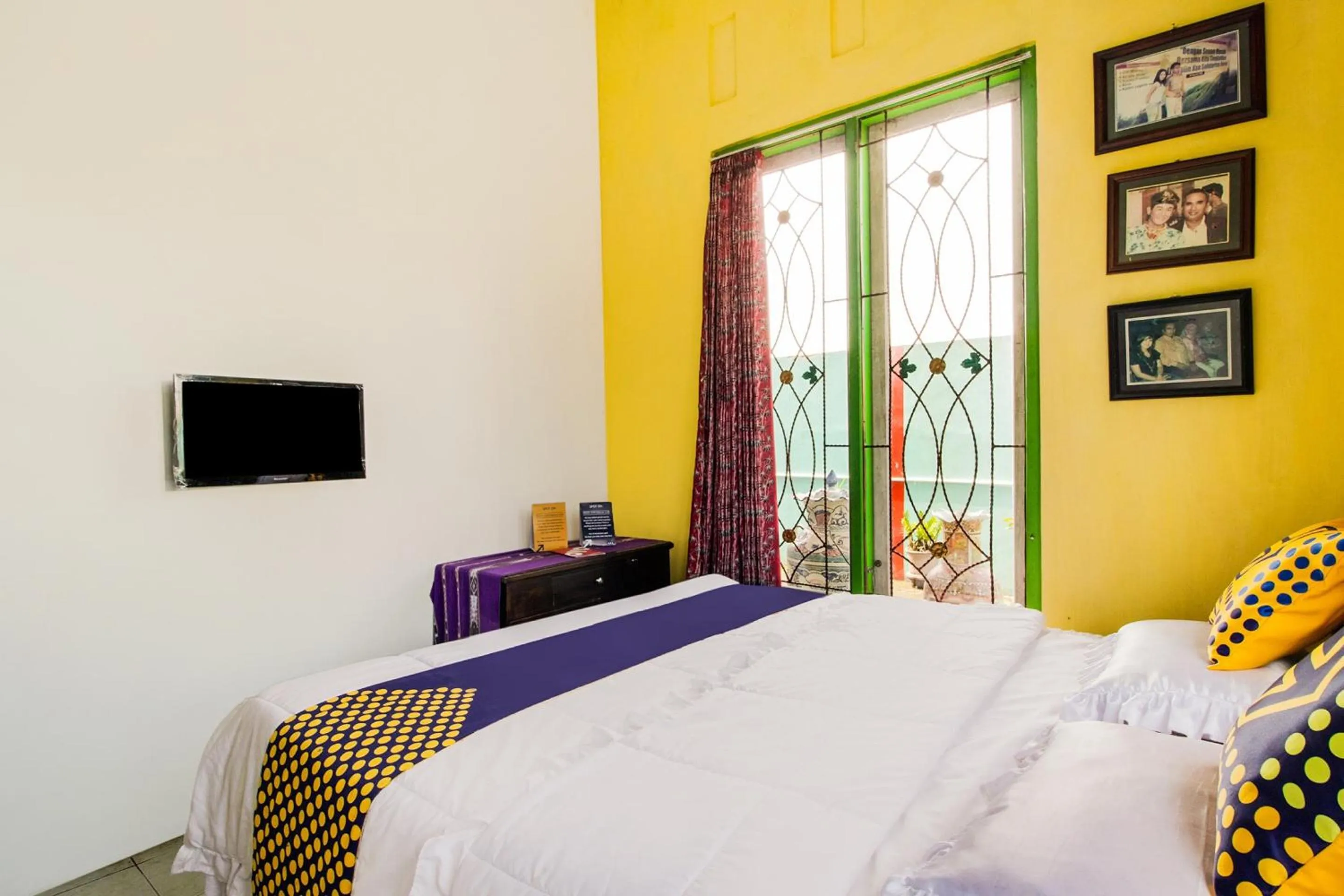 Bedroom, Bed in Hotel O Villa Tirta Melati Syariah