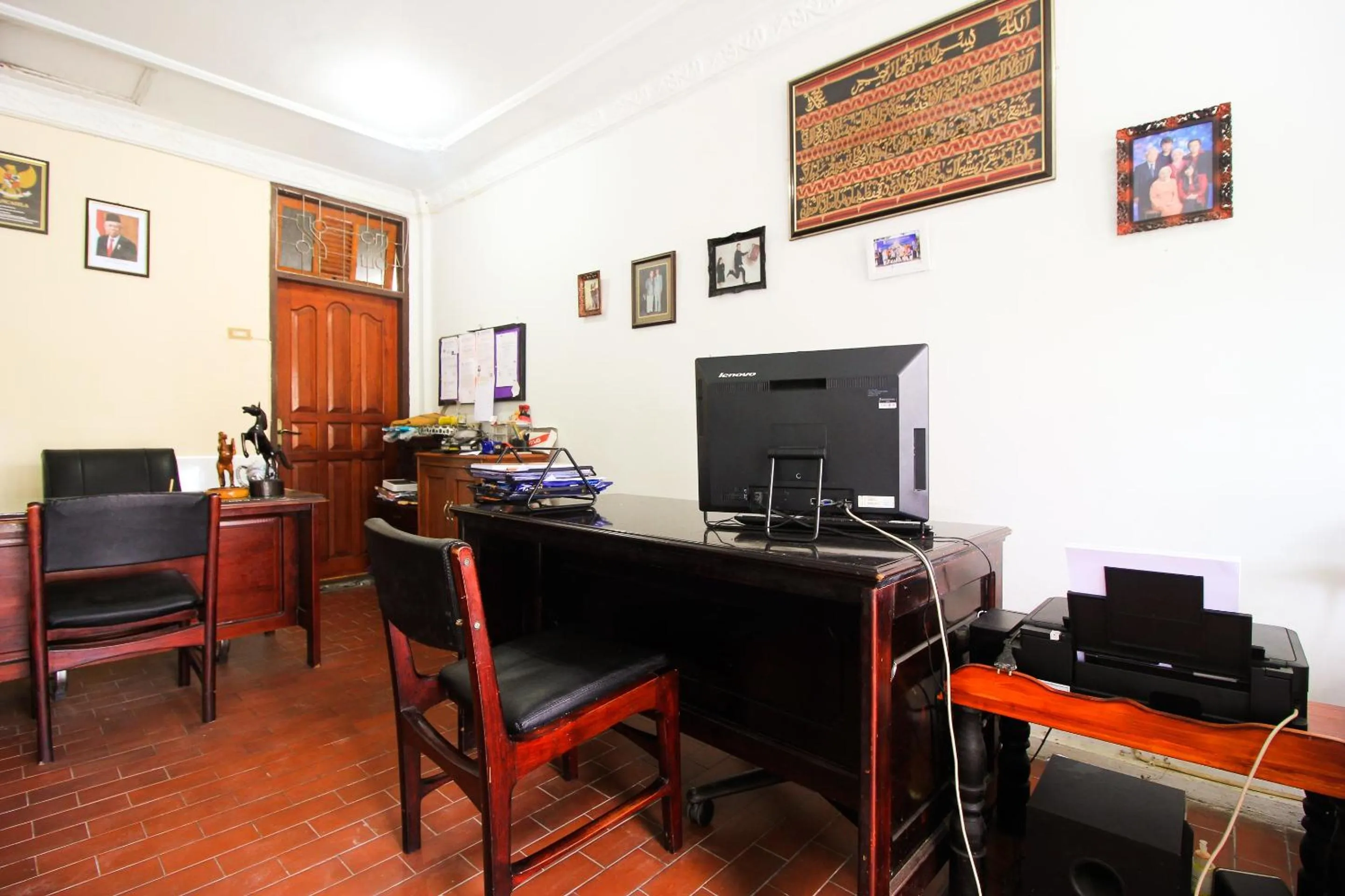 Lobby or reception in OYO Life 2553 Kost Daya