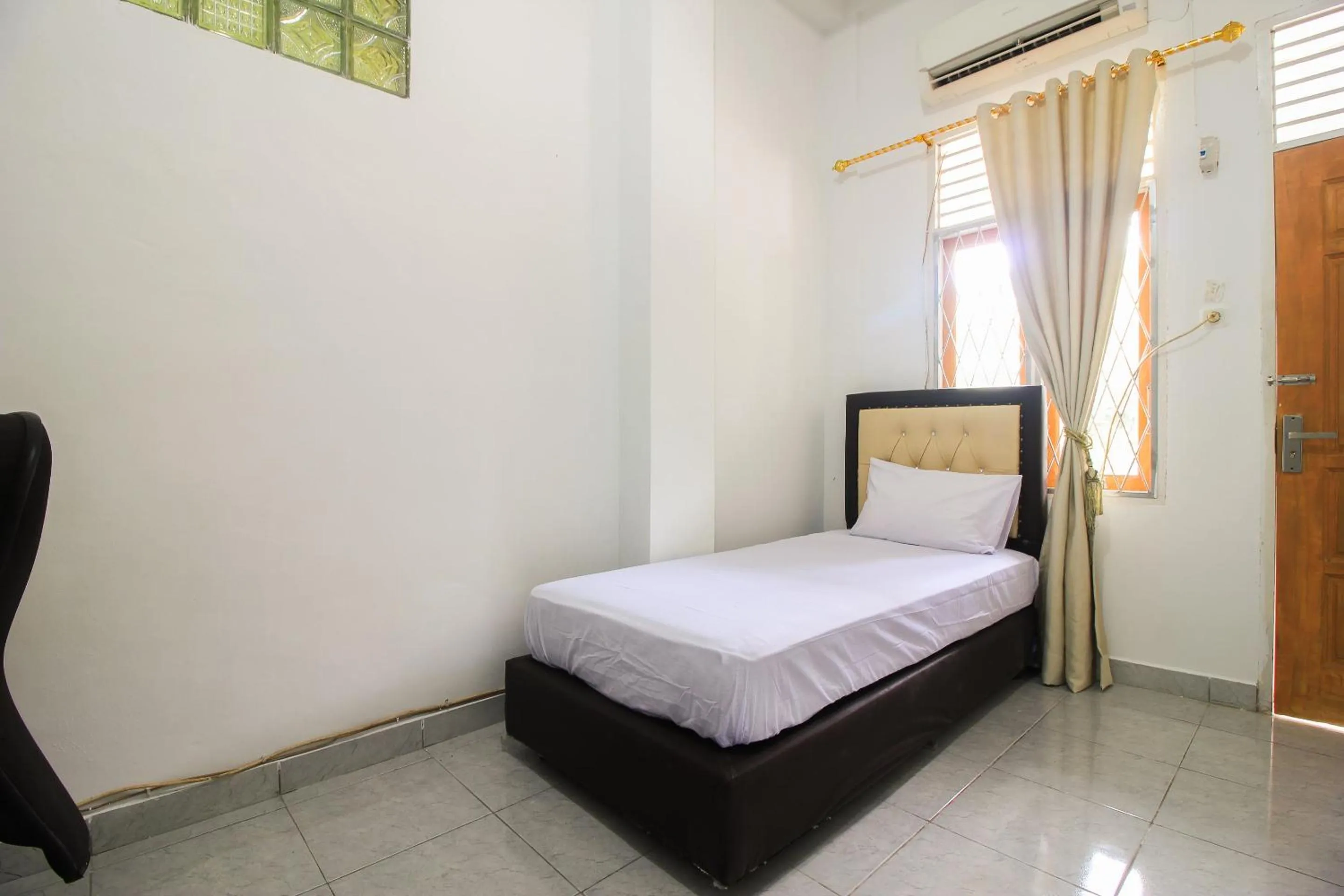 Bedroom in OYO Life 2553 Kost Daya