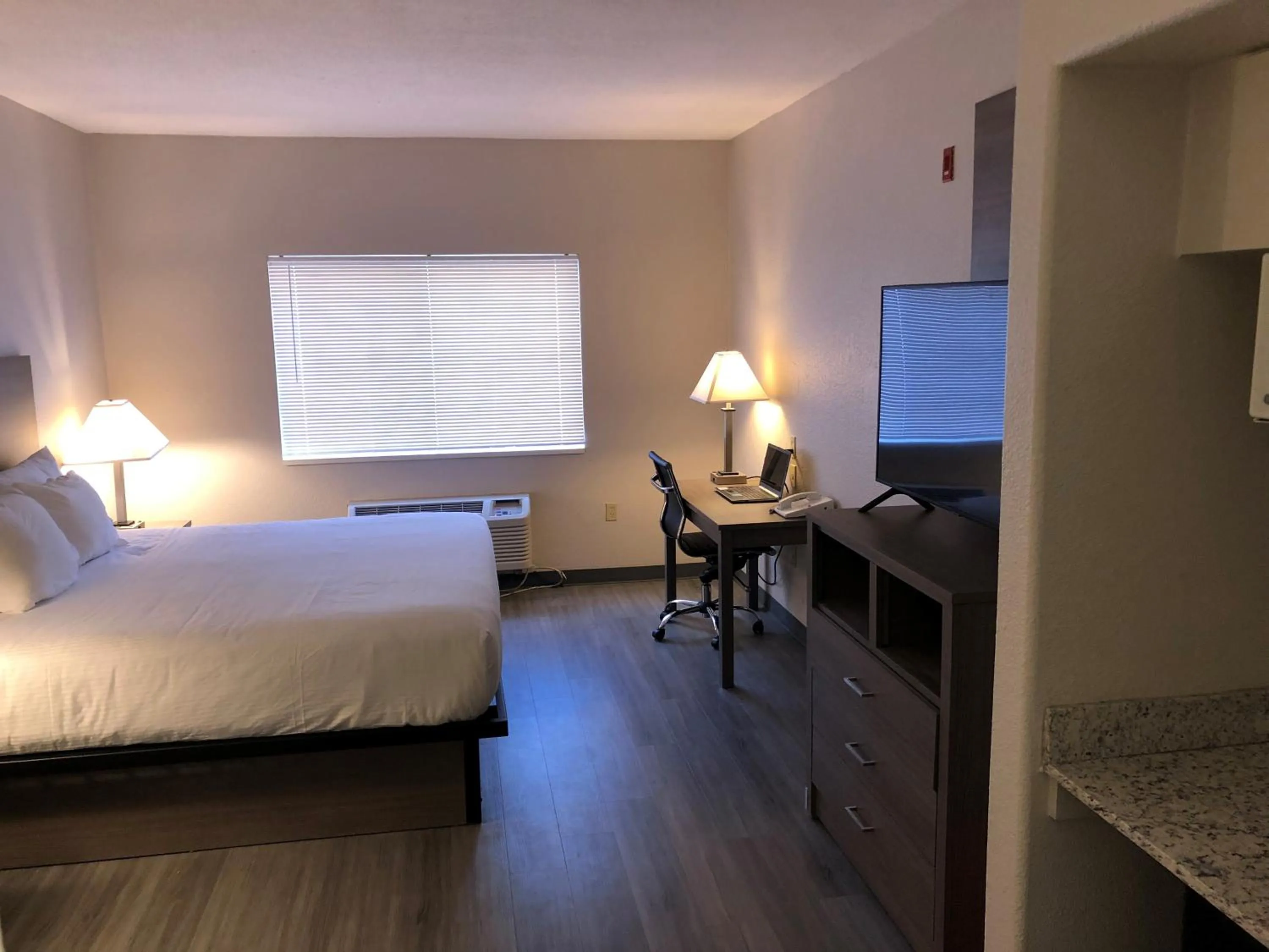 Bed in GreenTree Inn Denver Tech Center