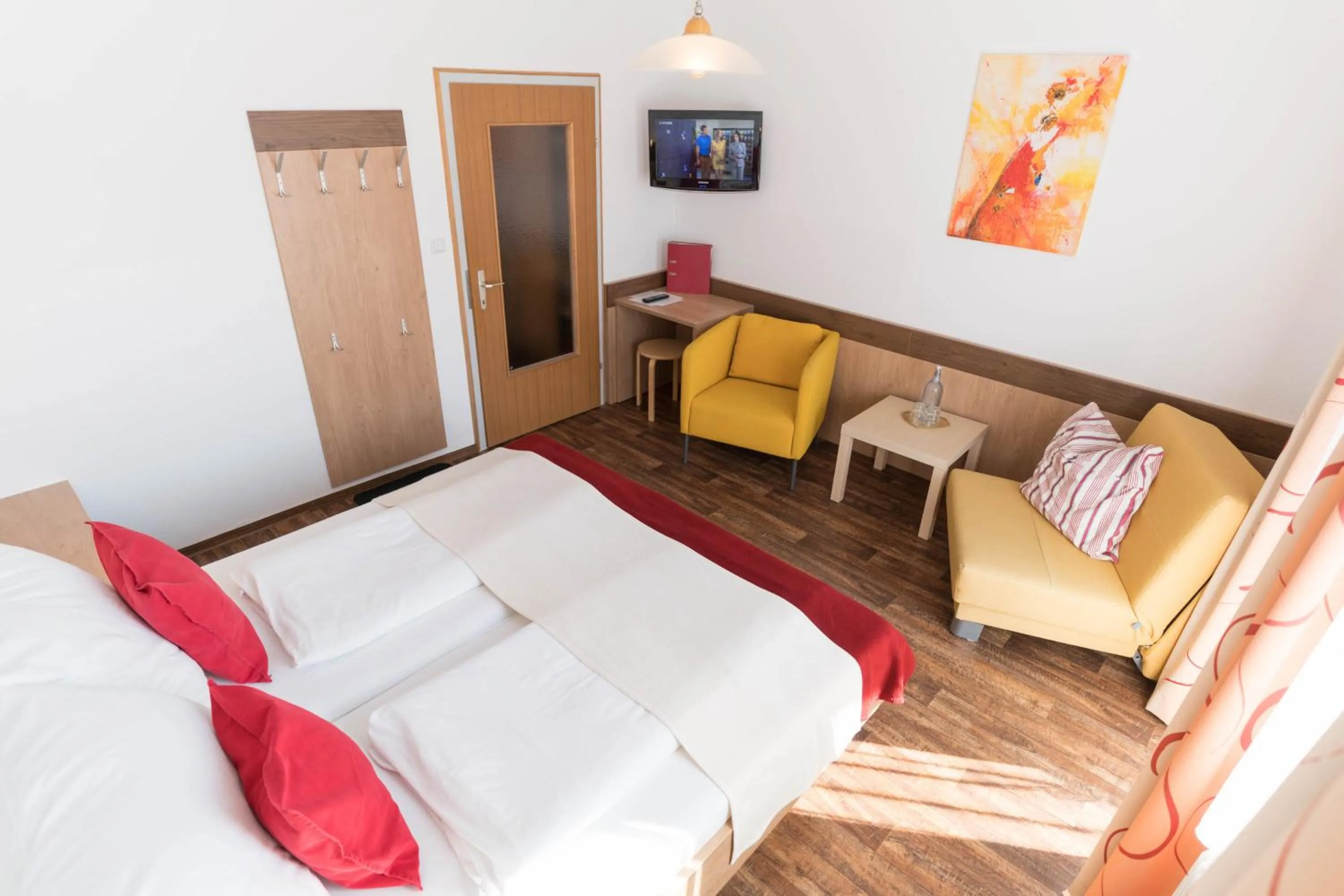 Photo of the whole room, Bed in Sonnenhügel