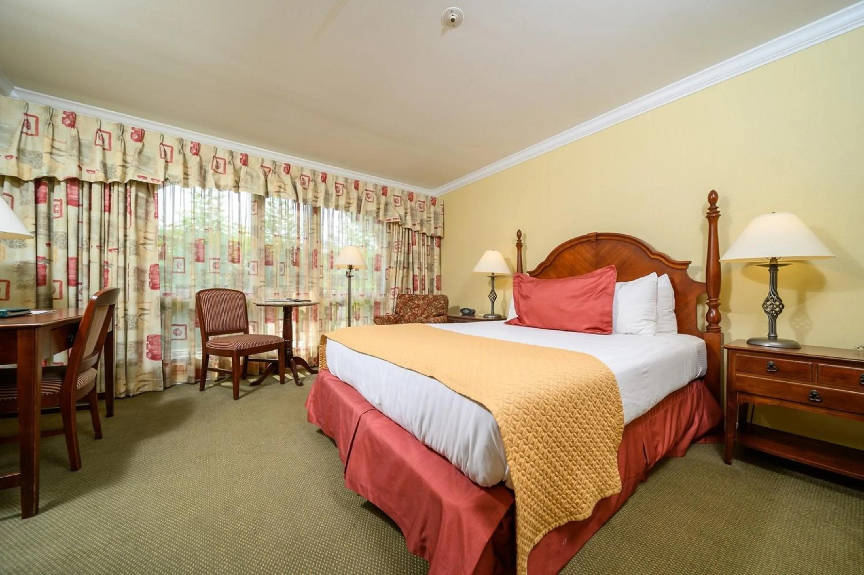 Bed in Stoweflake Mountain Resort & Spa