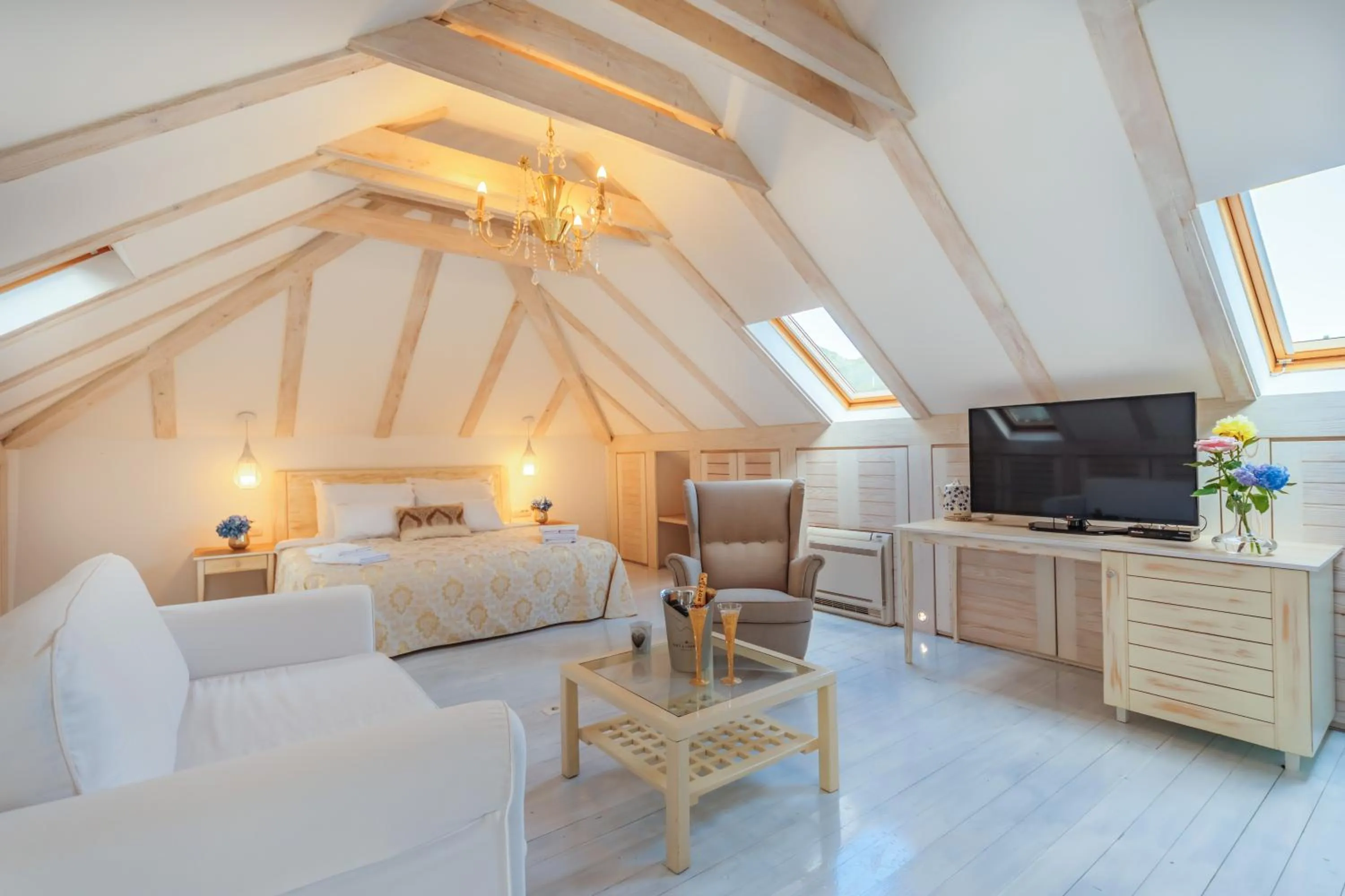 TV and multimedia in Boutique Hotel Blanc & Bleu - Capitano