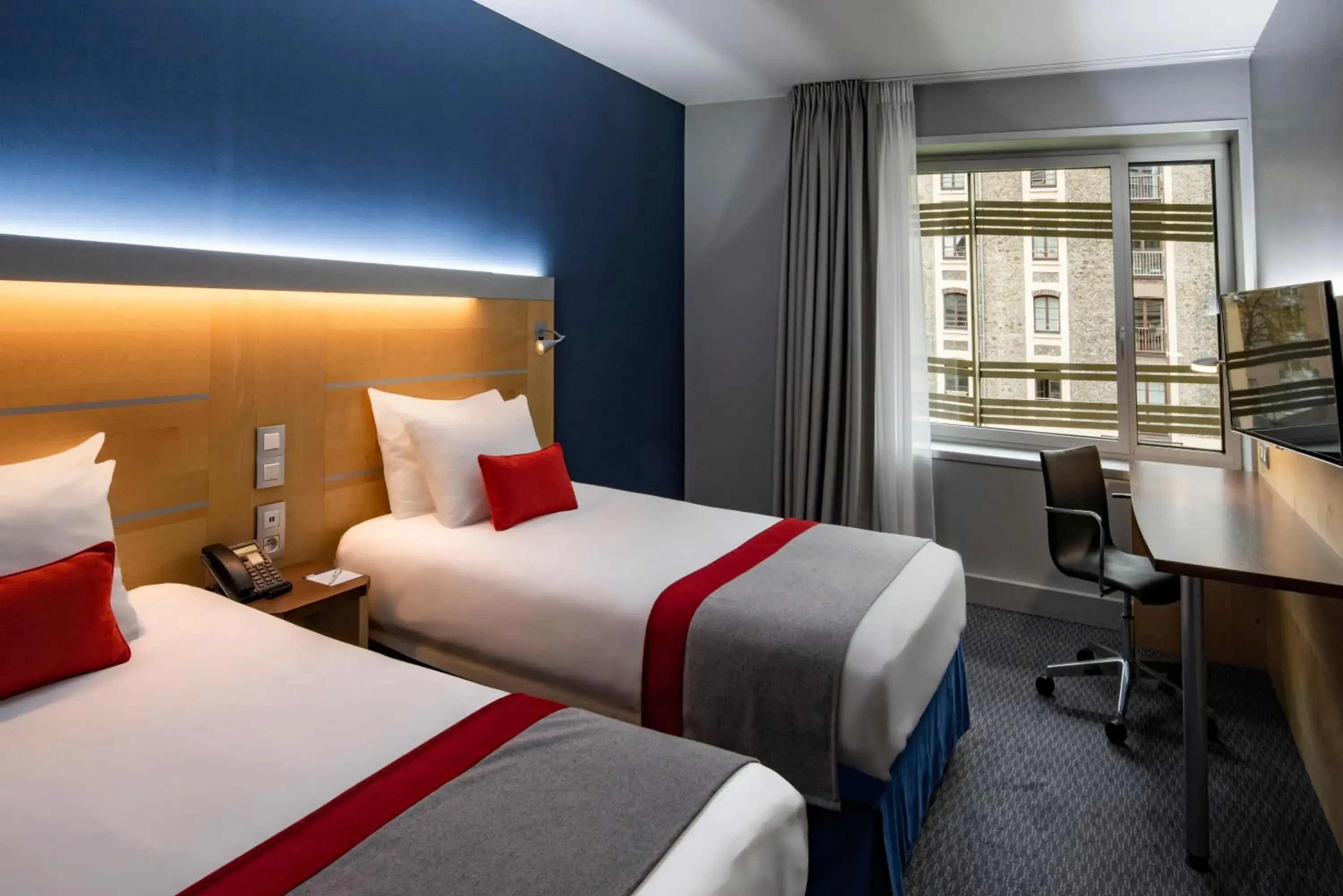 Standard Twin Room with Canal View in Holiday Inn Express Paris-Canal De La Villette by IHG Standard Twin Room with Canal View in Holiday Inn Express Paris-Canal De La Villette by IHG
