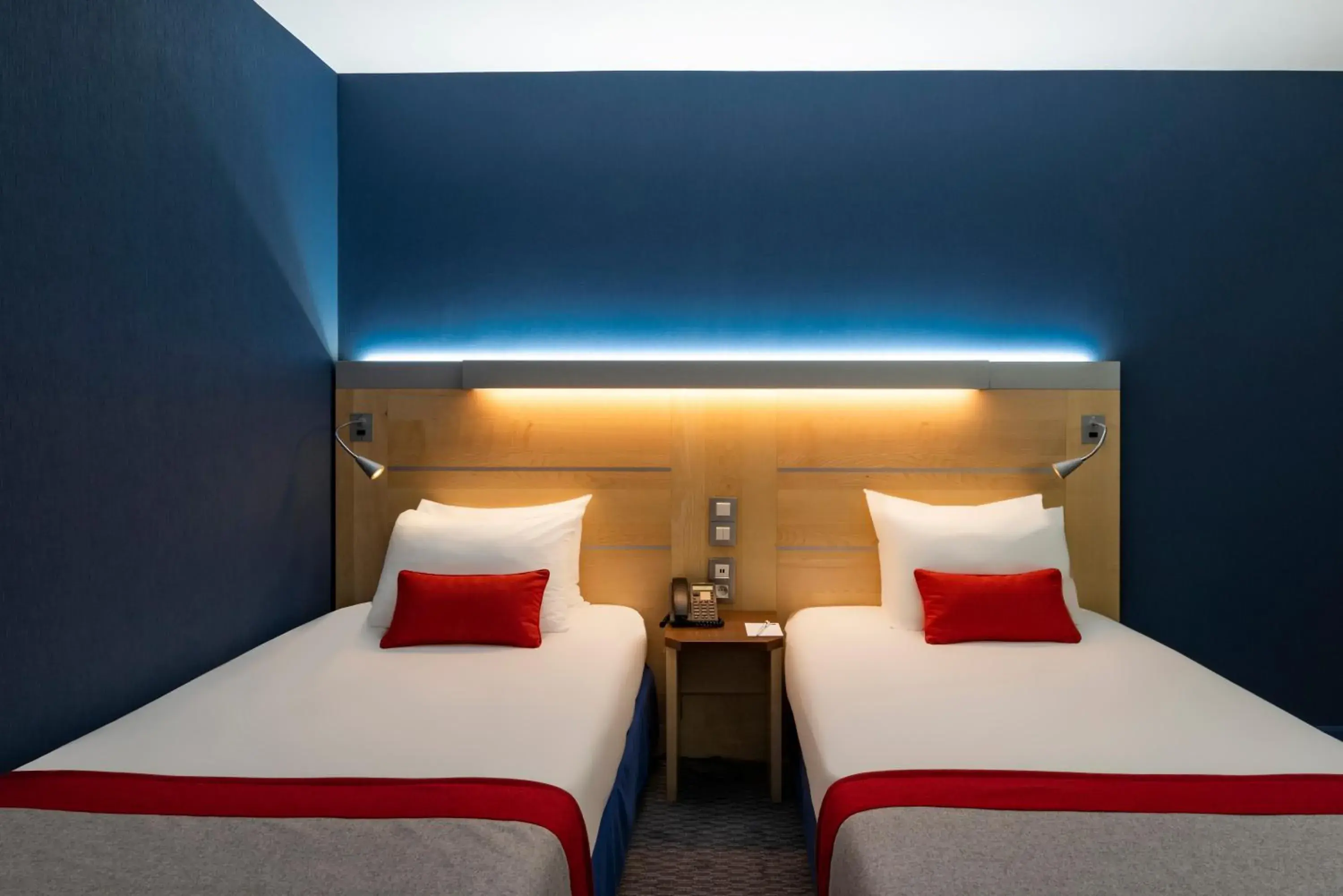 Standard Twin Room with Two Twin Beds and Garden View in Holiday Inn Express Paris-Canal De La Villette by IHG Standard Twin Room with Two Twin Beds and Garden View in Holiday Inn Express Paris-Canal De La Villette by IHG