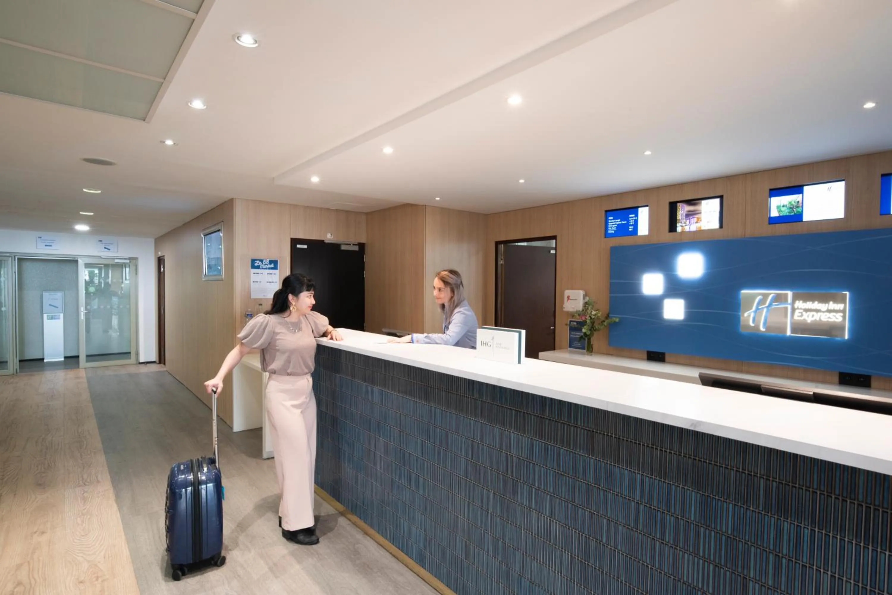 Lobby or reception in Holiday Inn Express Paris-Canal De La Villette by IHG