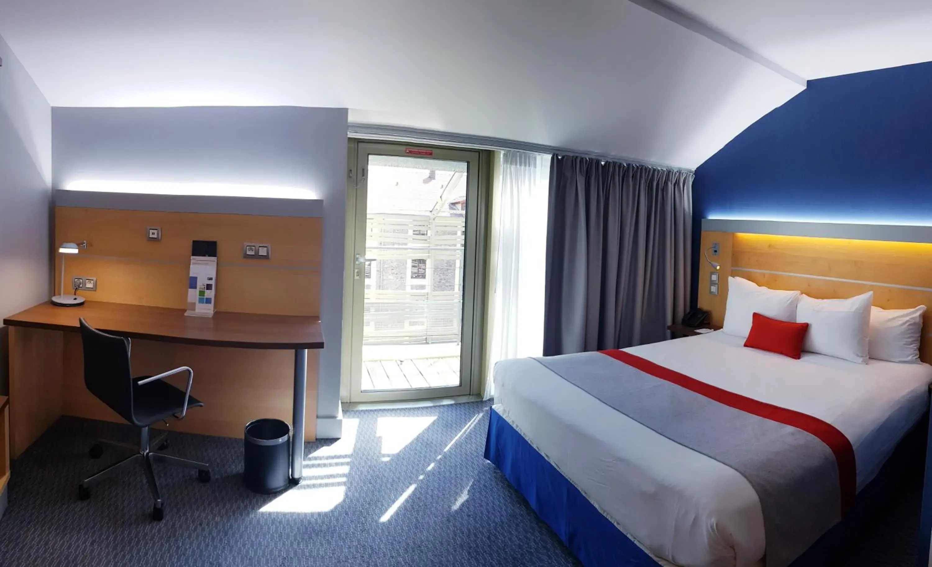Double Suite with Canal View and Balcony in Holiday Inn Express Paris-Canal De La Villette by IHG Double Suite with Canal View and Balcony in Holiday Inn Express Paris-Canal De La Villette by IHG