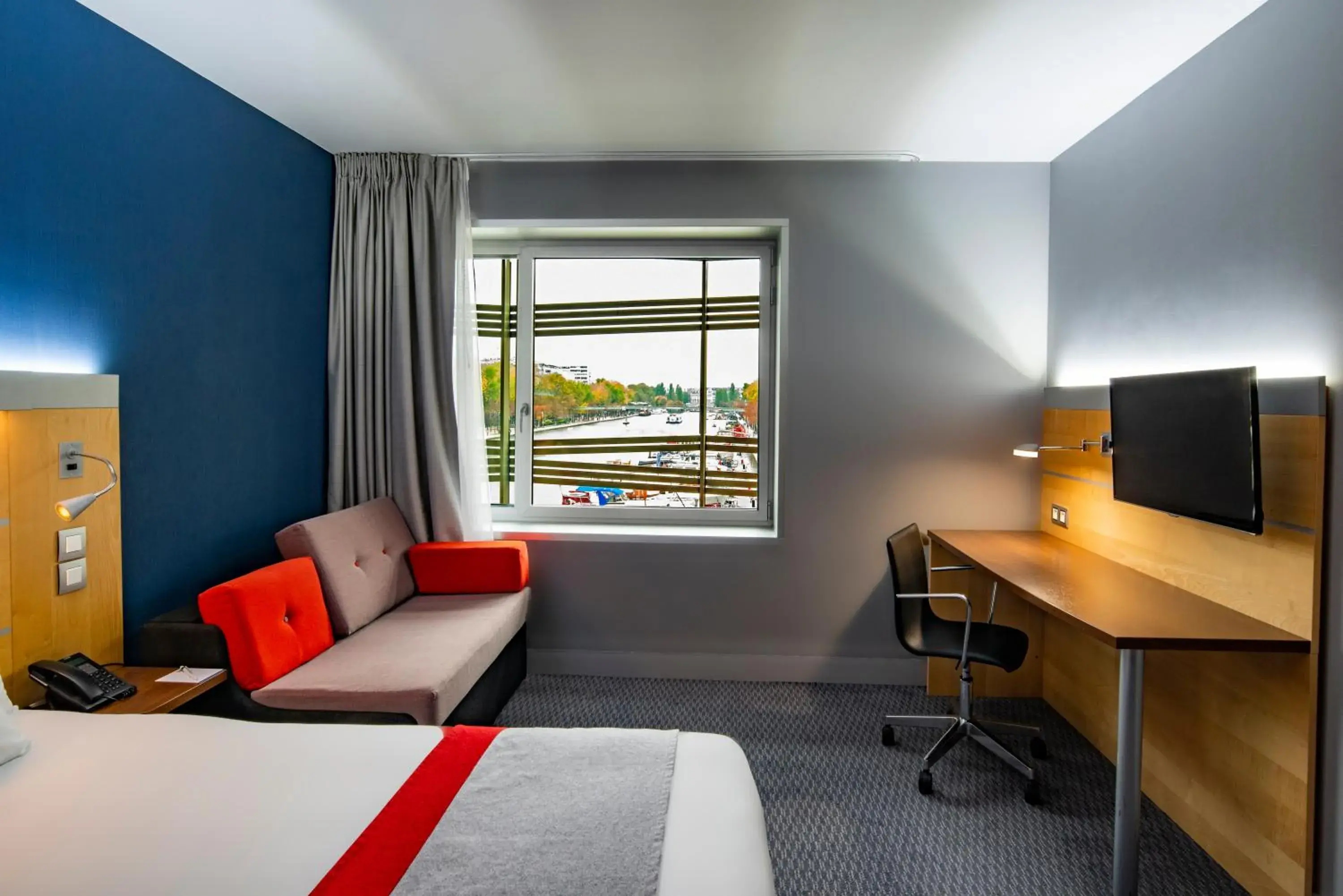 Standard Double Room with Marina View and Sofa Bed in Holiday Inn Express Paris-Canal De La Villette by IHG Standard Double Room with Marina View and Sofa Bed in Holiday Inn Express Paris-Canal De La Villette by IHG