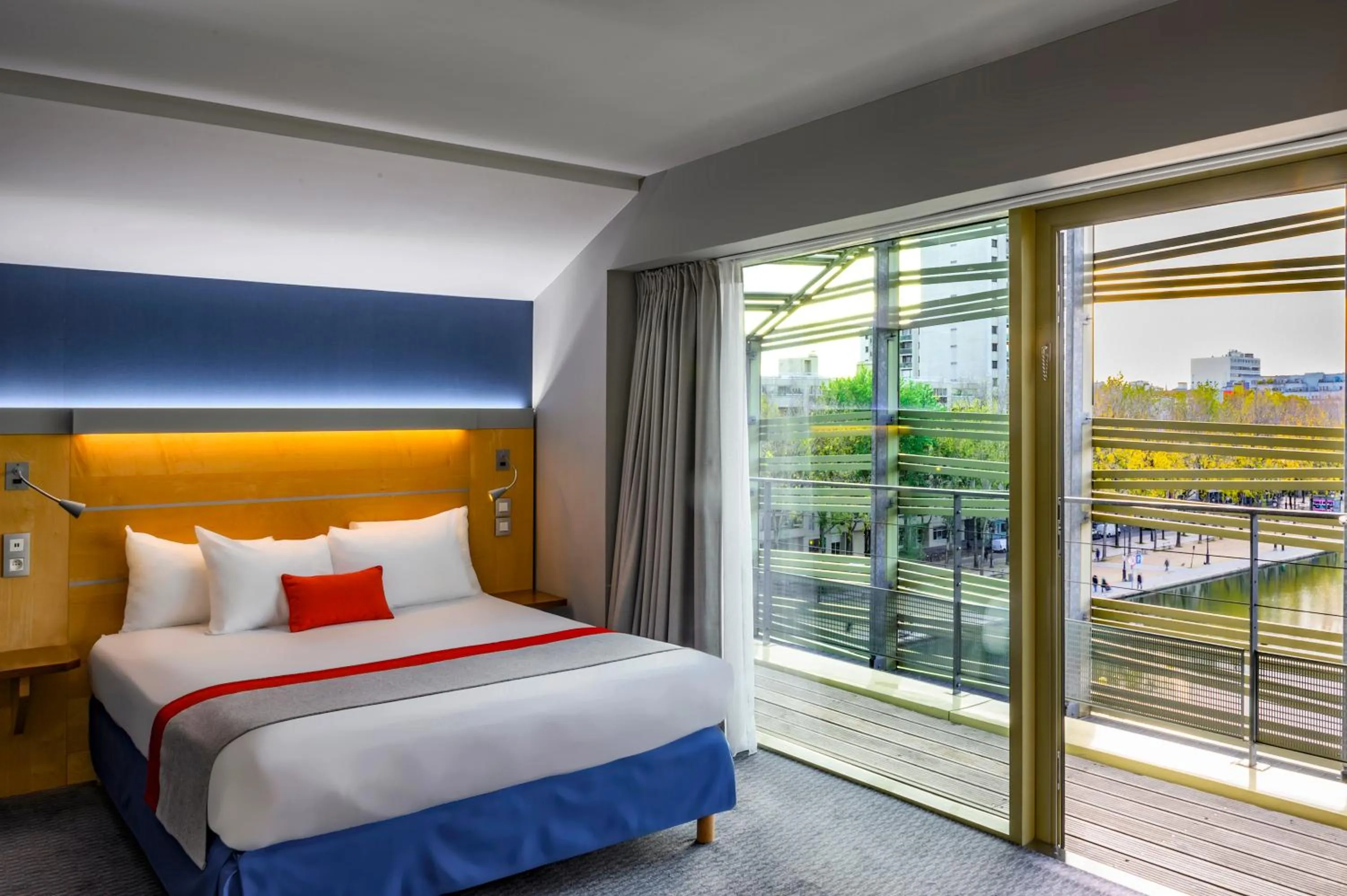Photo of the whole room, Bed in Holiday Inn Express Paris-Canal De La Villette by IHG