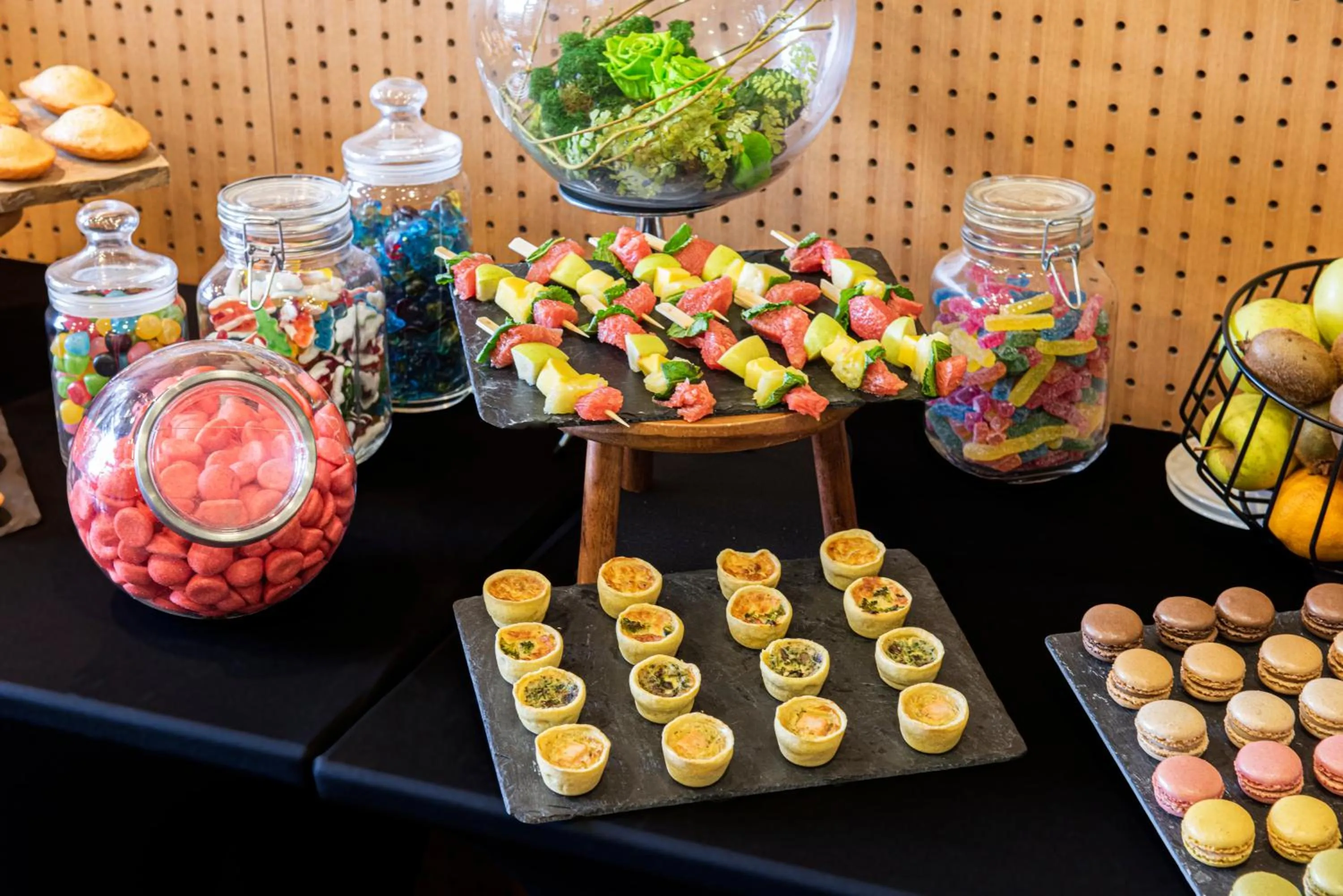 Restaurant/places to eat in Holiday Inn Express Paris-Canal De La Villette by IHG