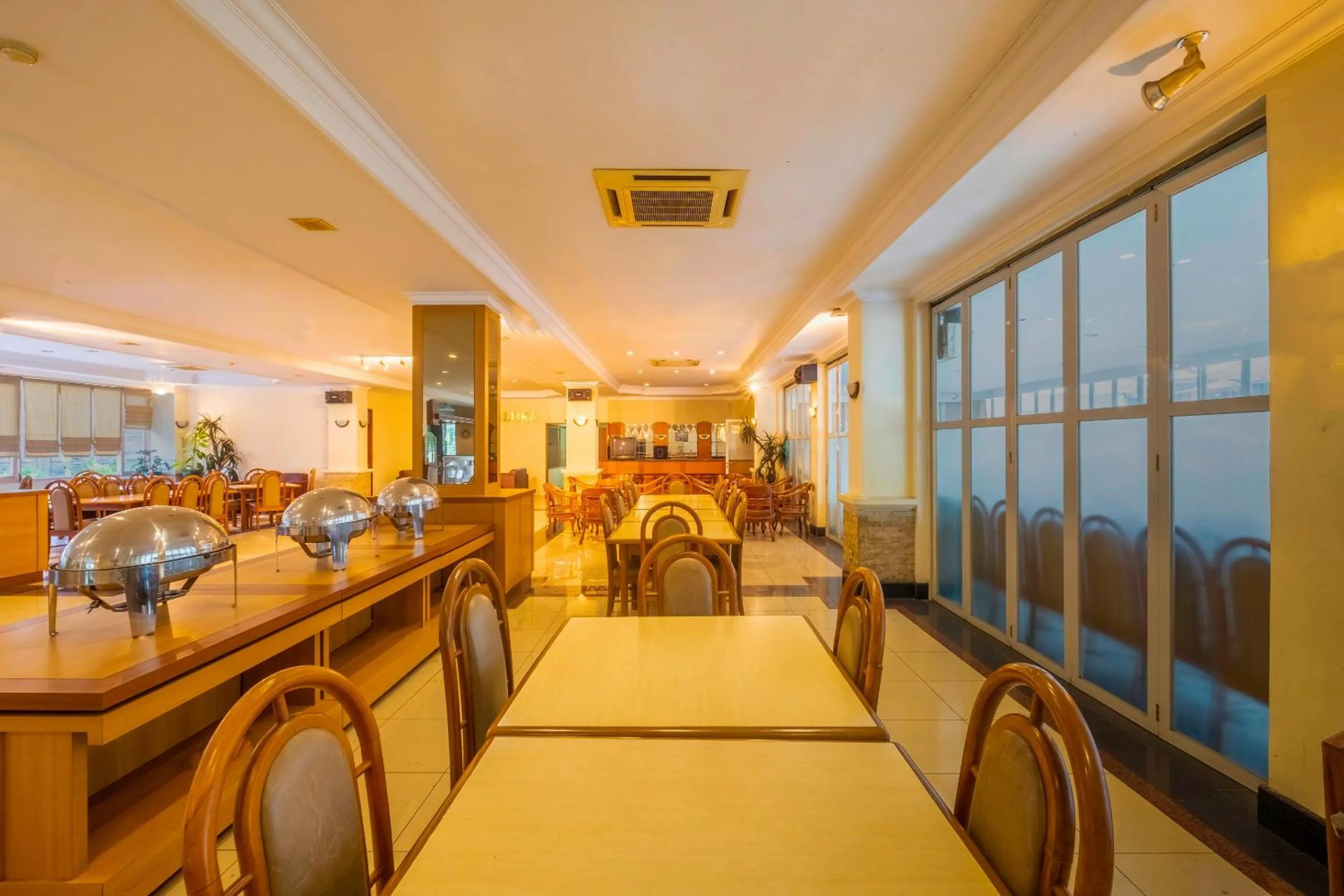 Dining area in Collection O 25 Hotel Baltika